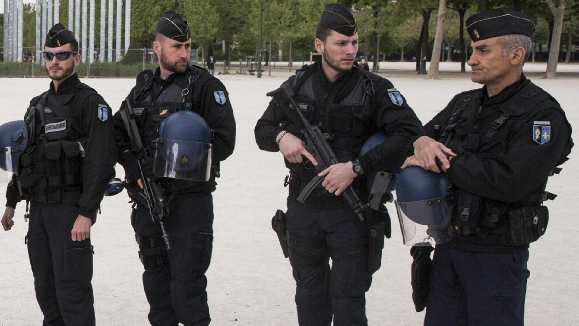 Immagine di Minaccia agenti con un coltello, ucciso un uomo