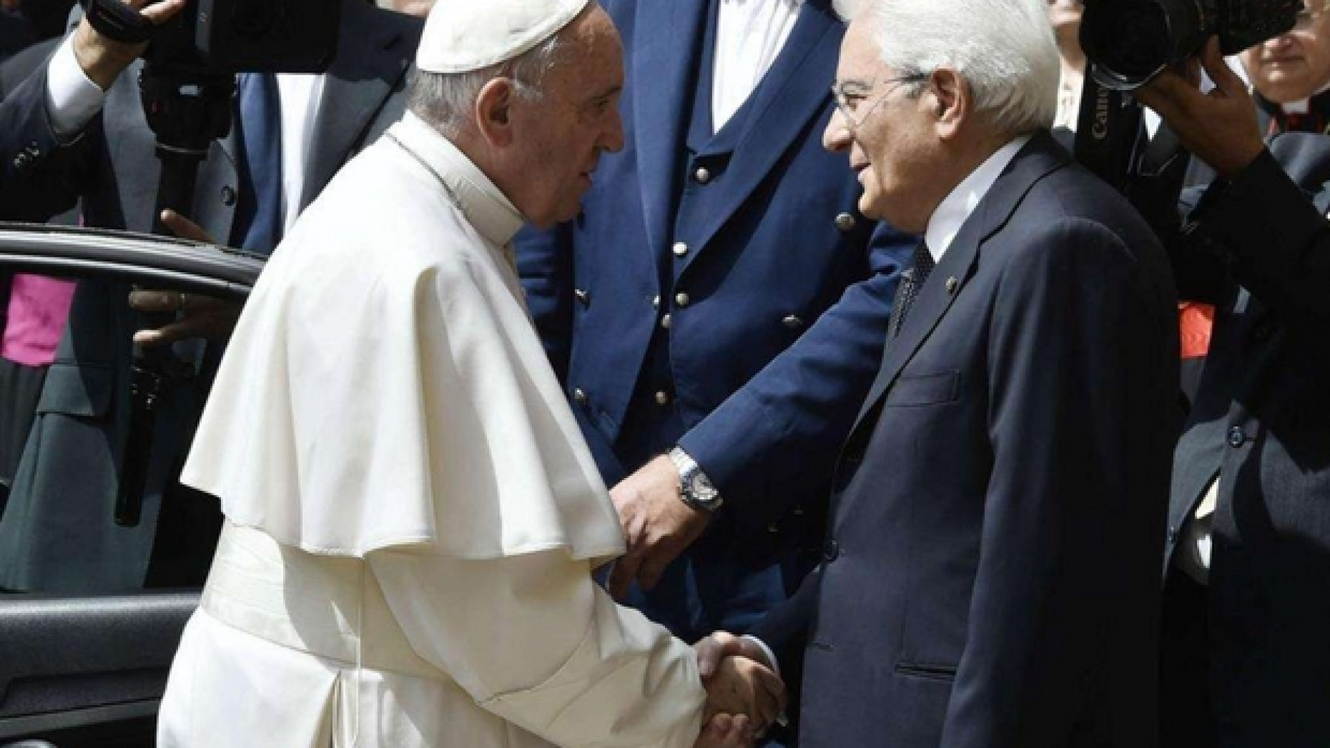Immagine di Mattarella: «Il suo esempio per preservare la pace»