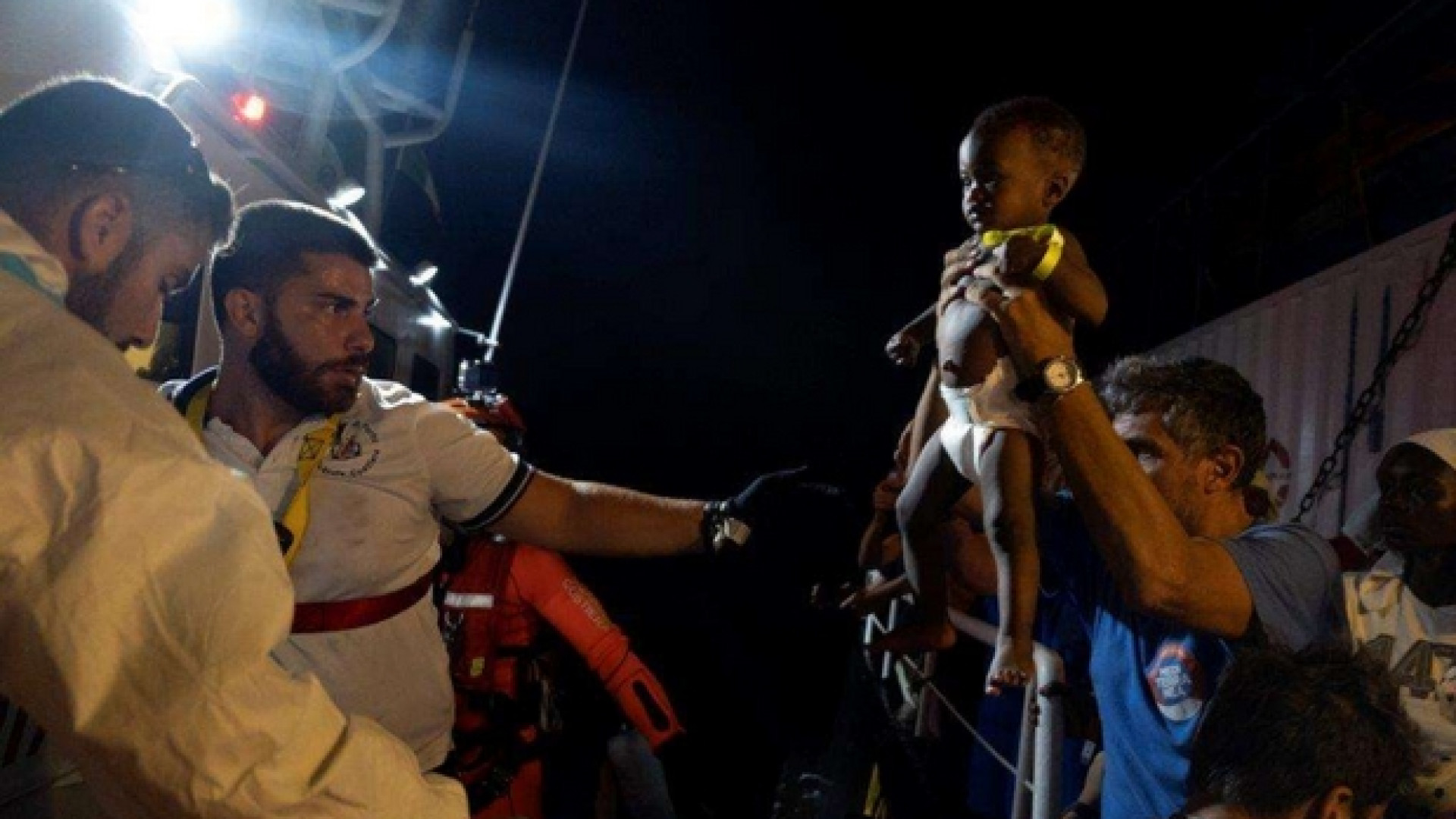 Immagine di Il piccolo salvato in mare e ora accolto al Sermig di Torino