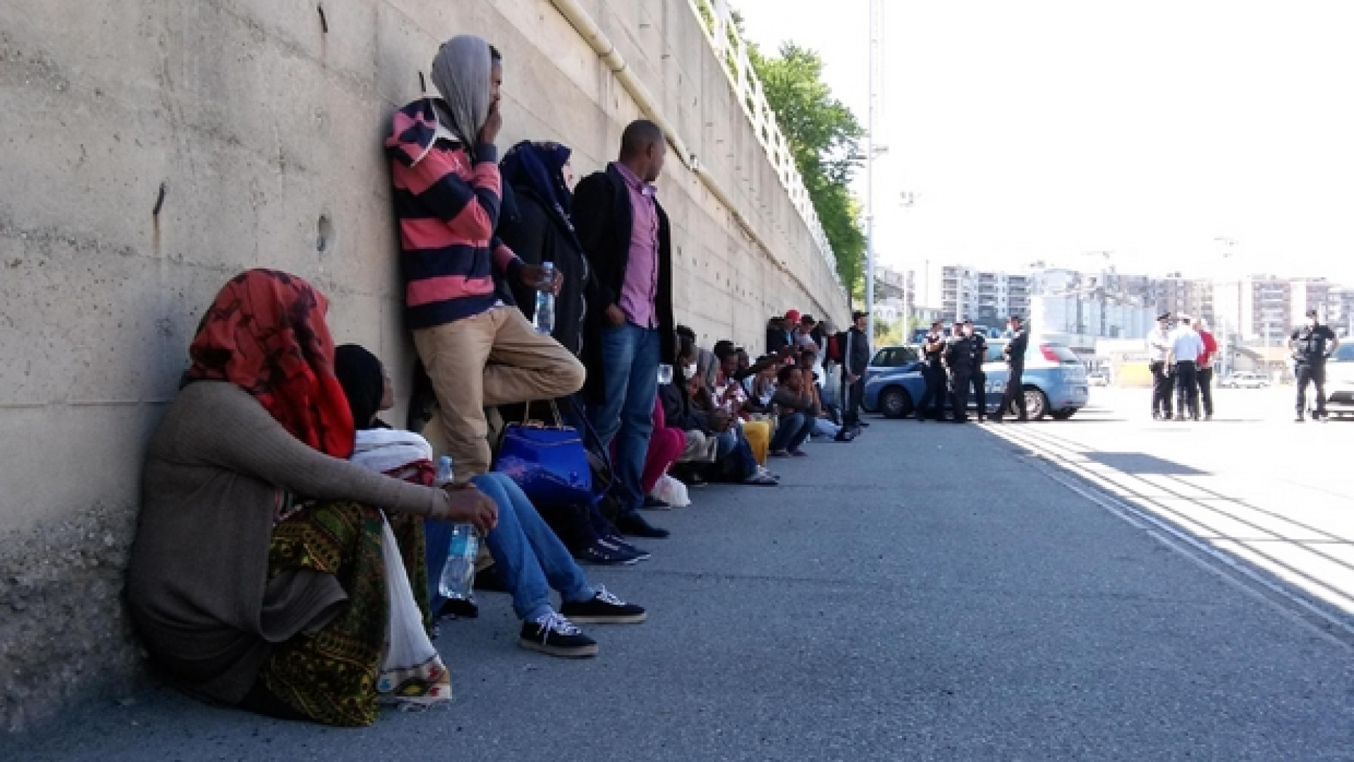 Immagine di Angoscia, timori e attesa per i migranti nel "limbo" degli ex Sprar