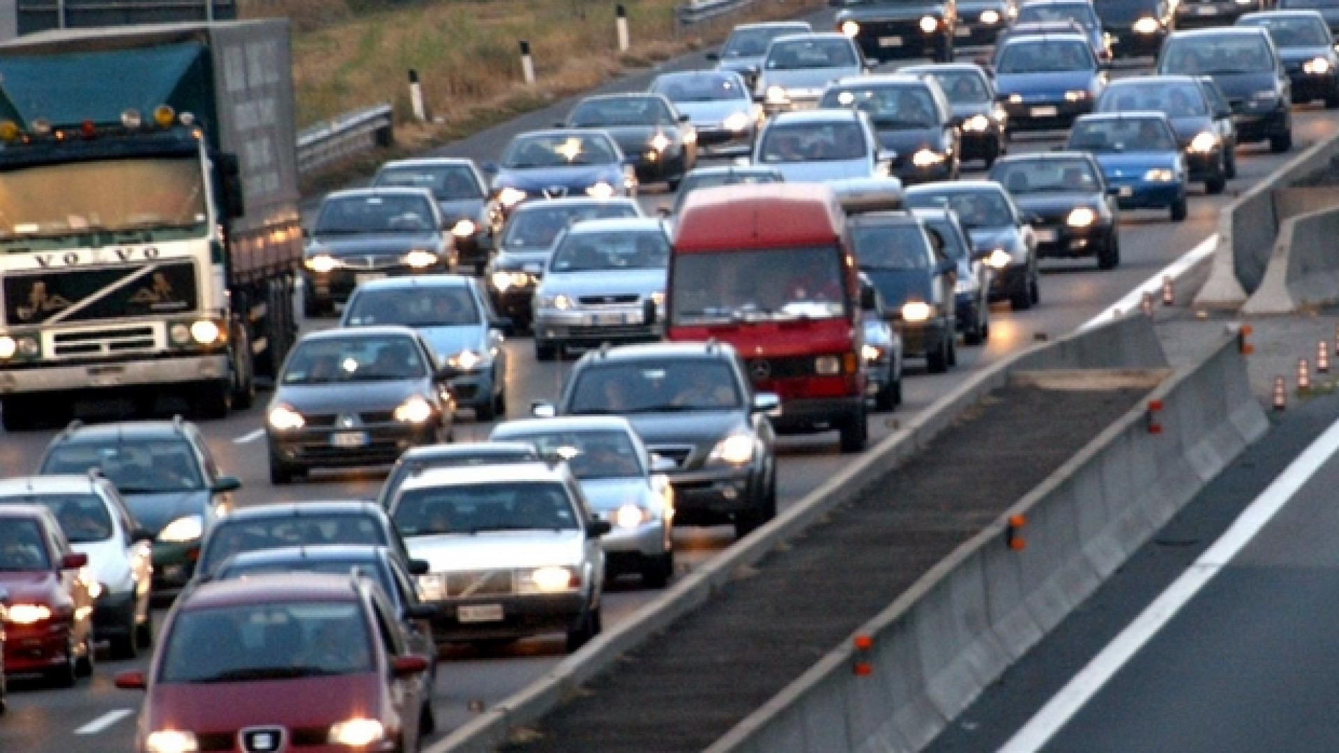 Immagine di Autostrade, la Liguria in ginocchio dopo la chiusura della galleria Berté