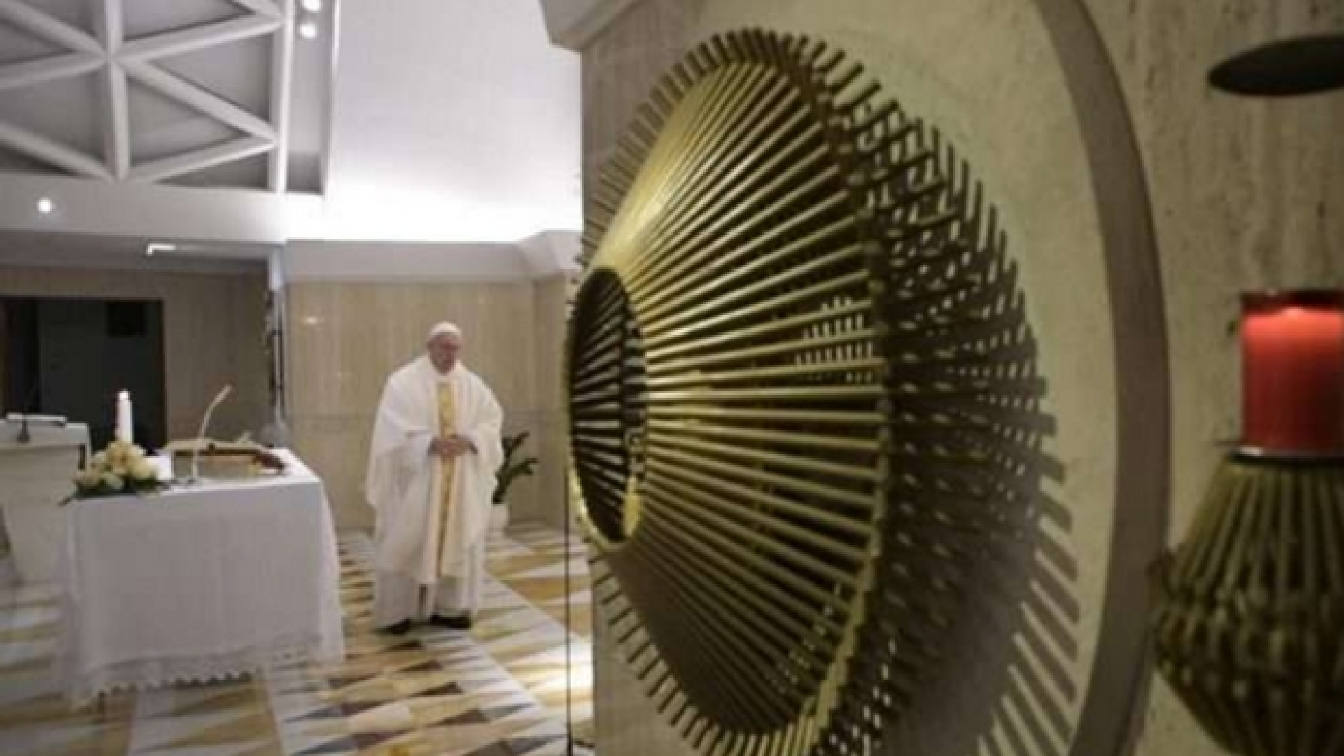 Immagine di Il Papa: no allo spirito del mondo, ci porta alla corruzione