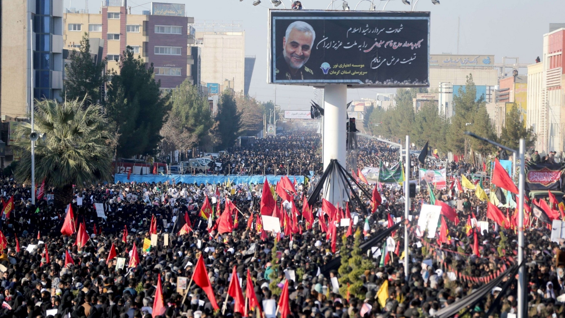 Immagine di Decine di morti e centinaia di feriti nella calca per i funerali di Soleimani