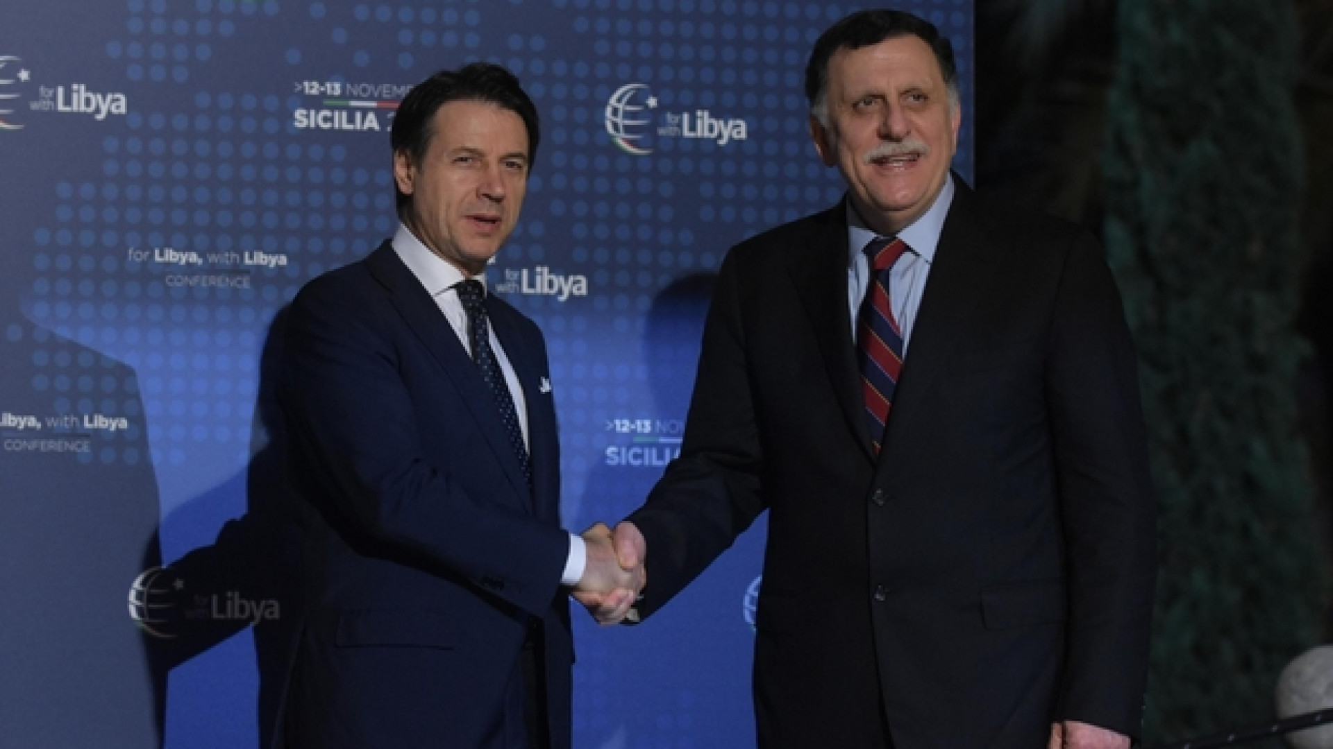 Immagine di Al-Sarraj, il leader "isolato": il risiko delle alleanze, il nemico Haftar