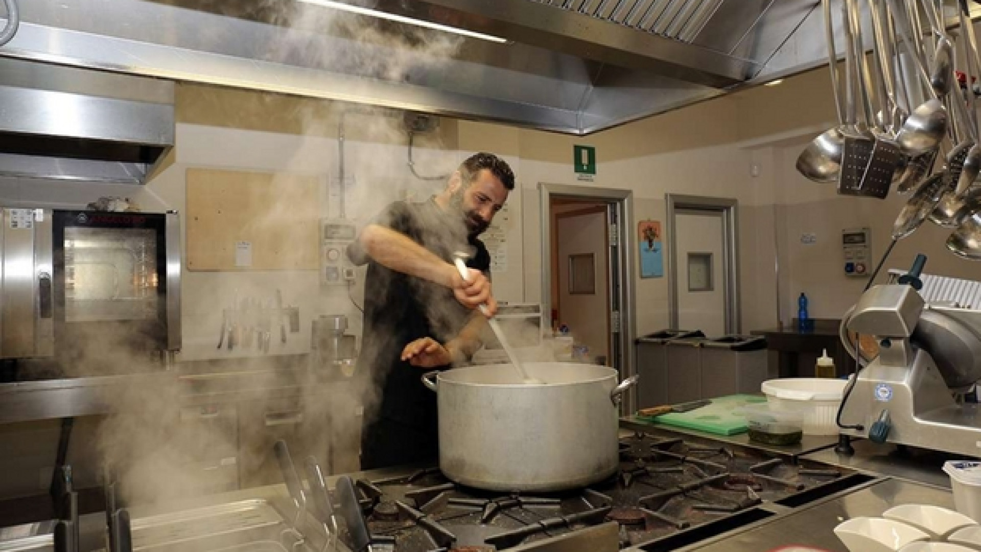 Immagine di «Campanile chef»: come i cuochi delle parrocchie si sfidano ai fornelli