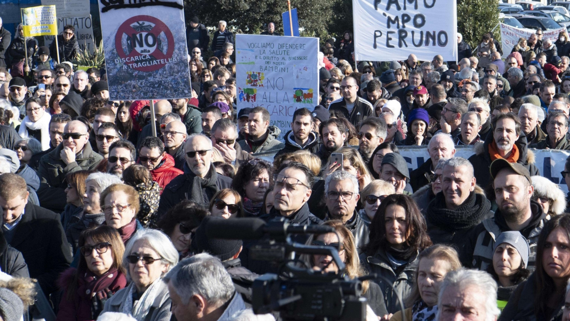 Immagine di Roma, proteste a Monte Carnevale dove Raggi vuole una discarica di servizio