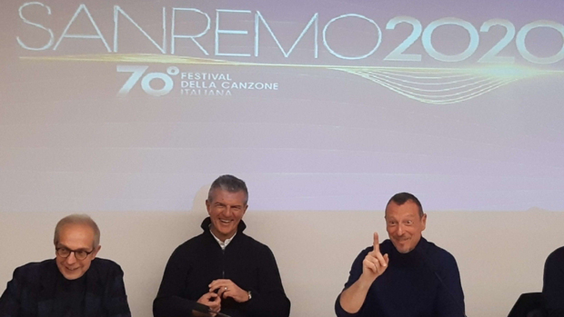 Immagine di Amadeus presenta i 24 brani in gara: «Mai stato sessista»