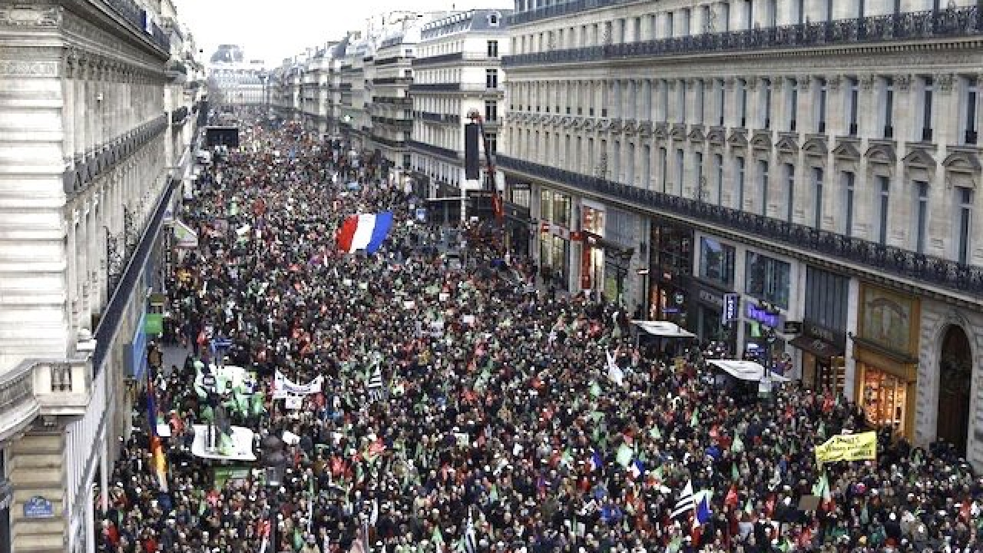 Immagine di «Fermate la provetta per tutte»: la piazza di Parigi dà un segnale a Macron