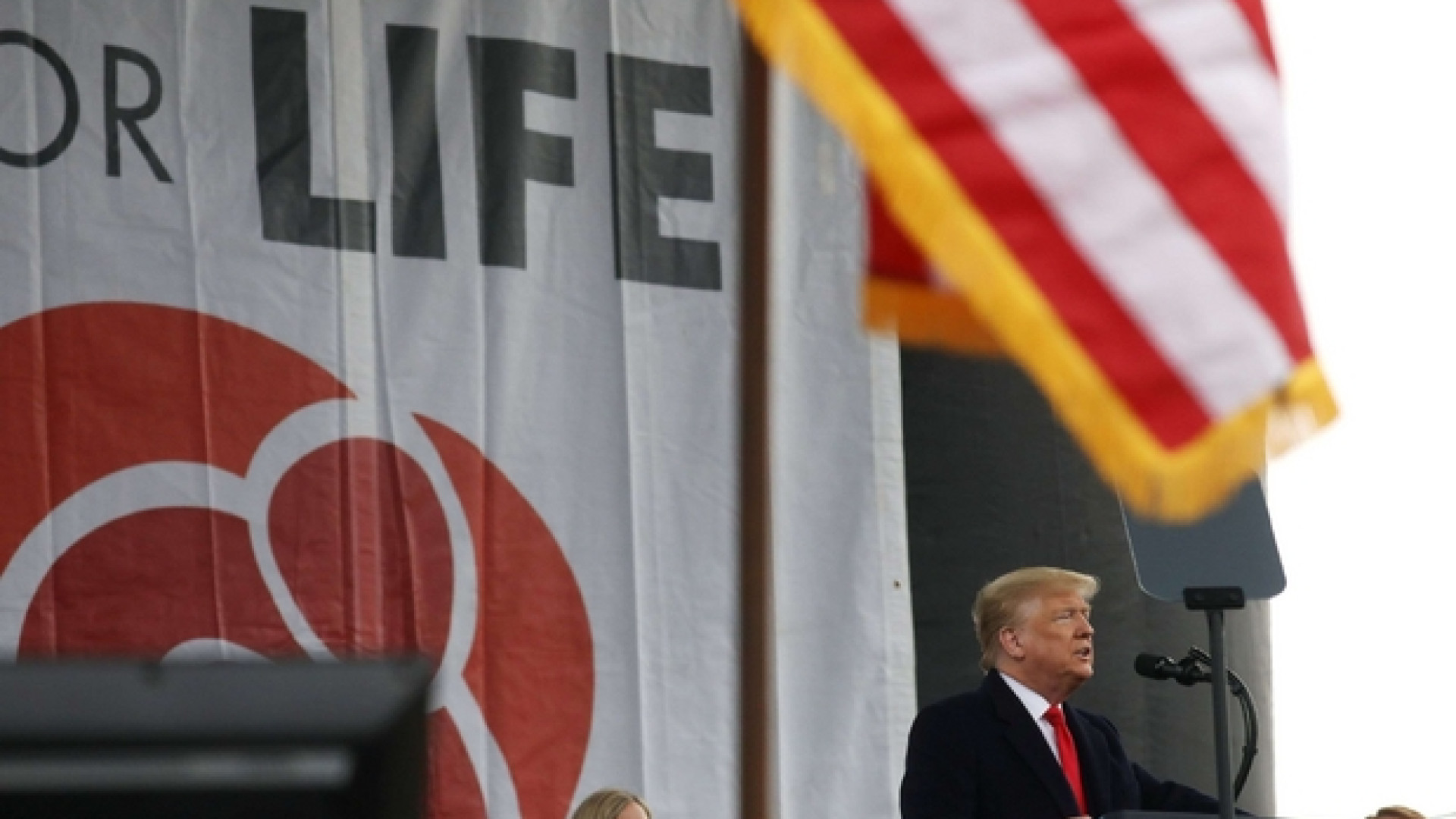 Immagine di Trump alla Marcia per la vita: «Io, difensore dei bambini non nati»