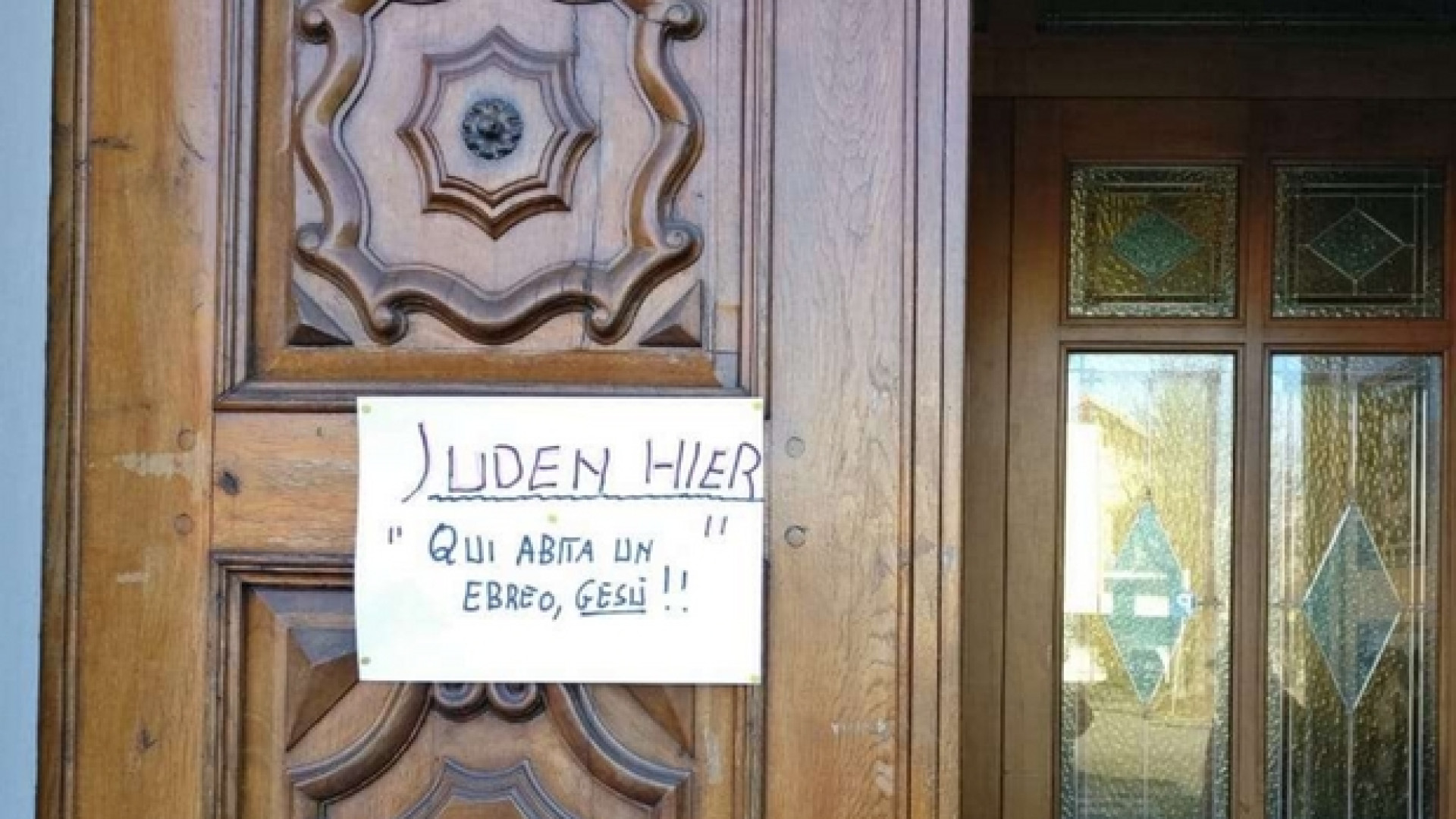 Immagine di Cartelli alle porte delle chiese: «Qui abita un ebreo: Gesù»
