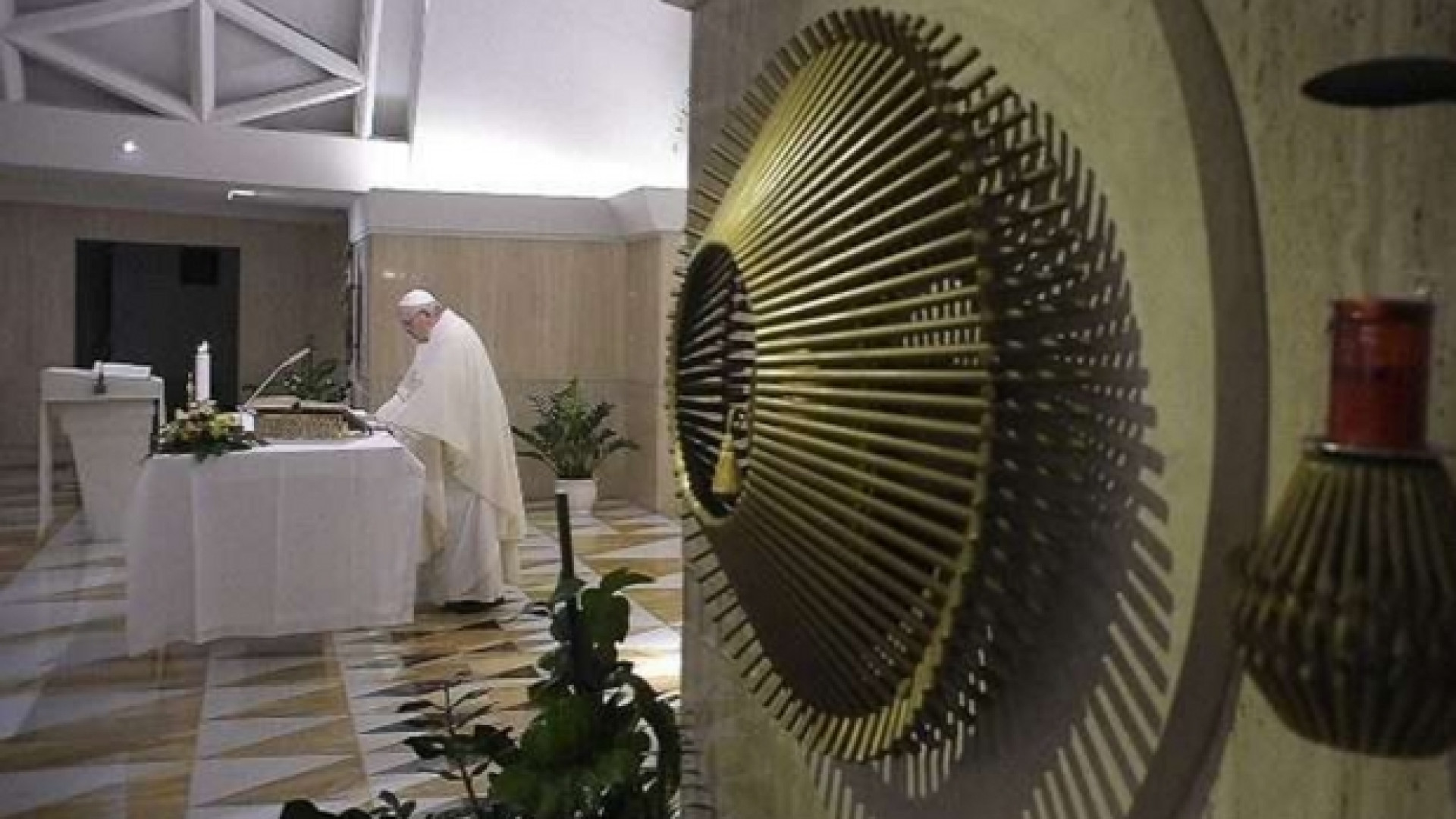 Immagine di Il Papa: la mondanità, un lento scivolare nel peccato