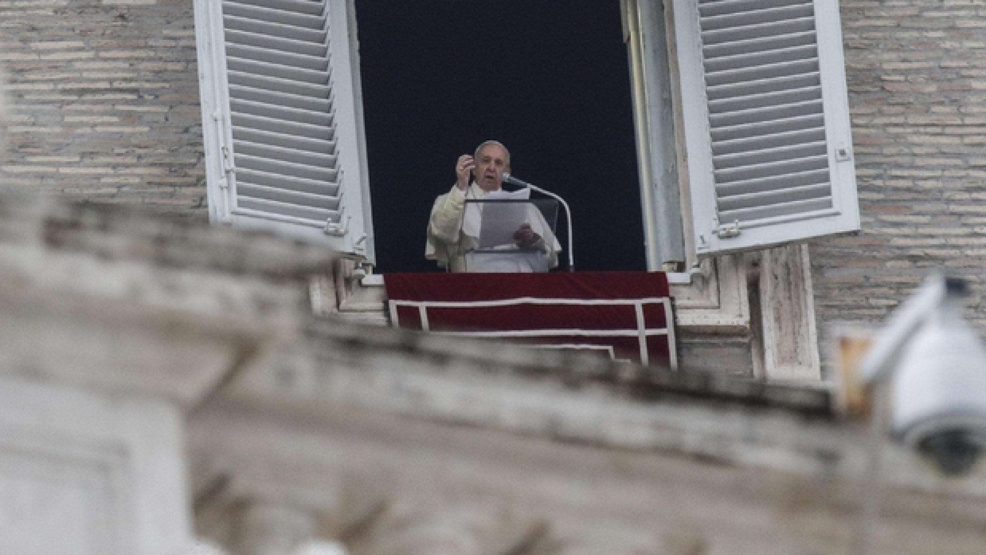 Immagine di Il Papa: no ad ogni violazione della dignità