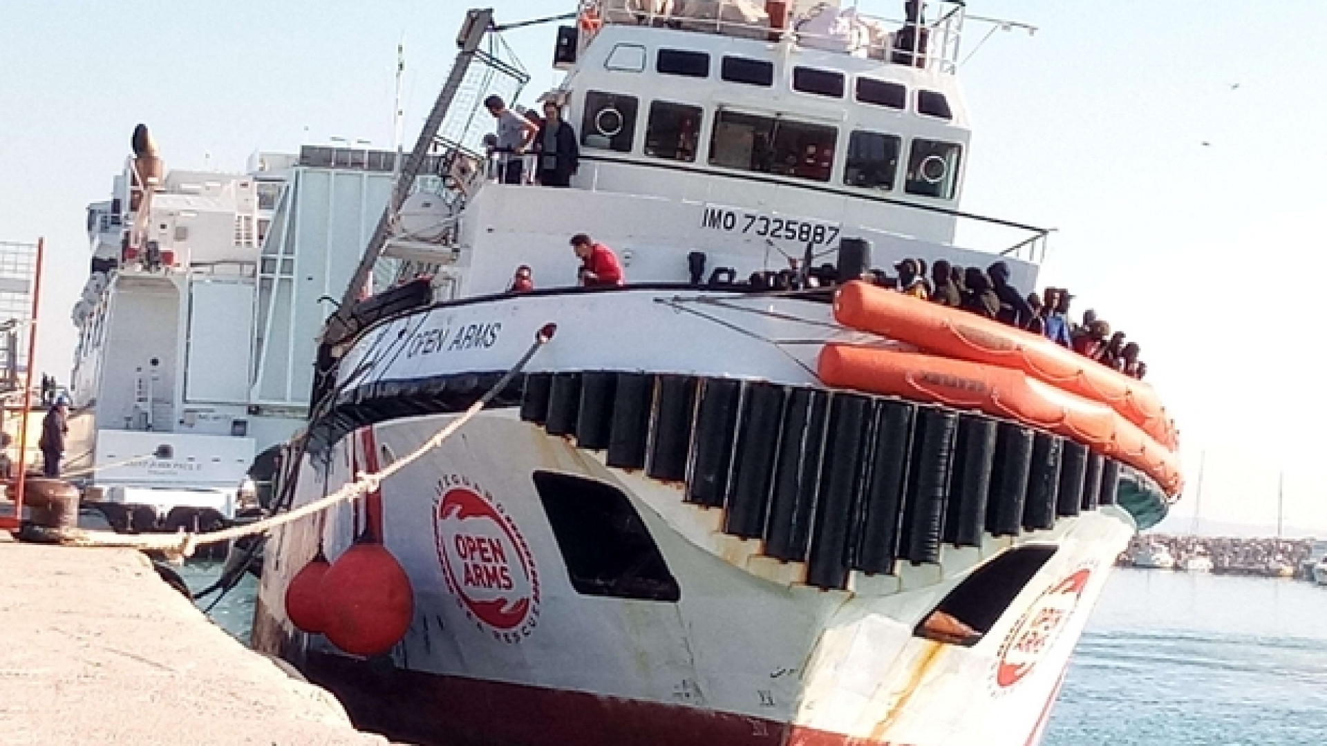 Immagine di La Open Arms bloccata al largo, ecco lo scambio di mail tra Salvini e Conte