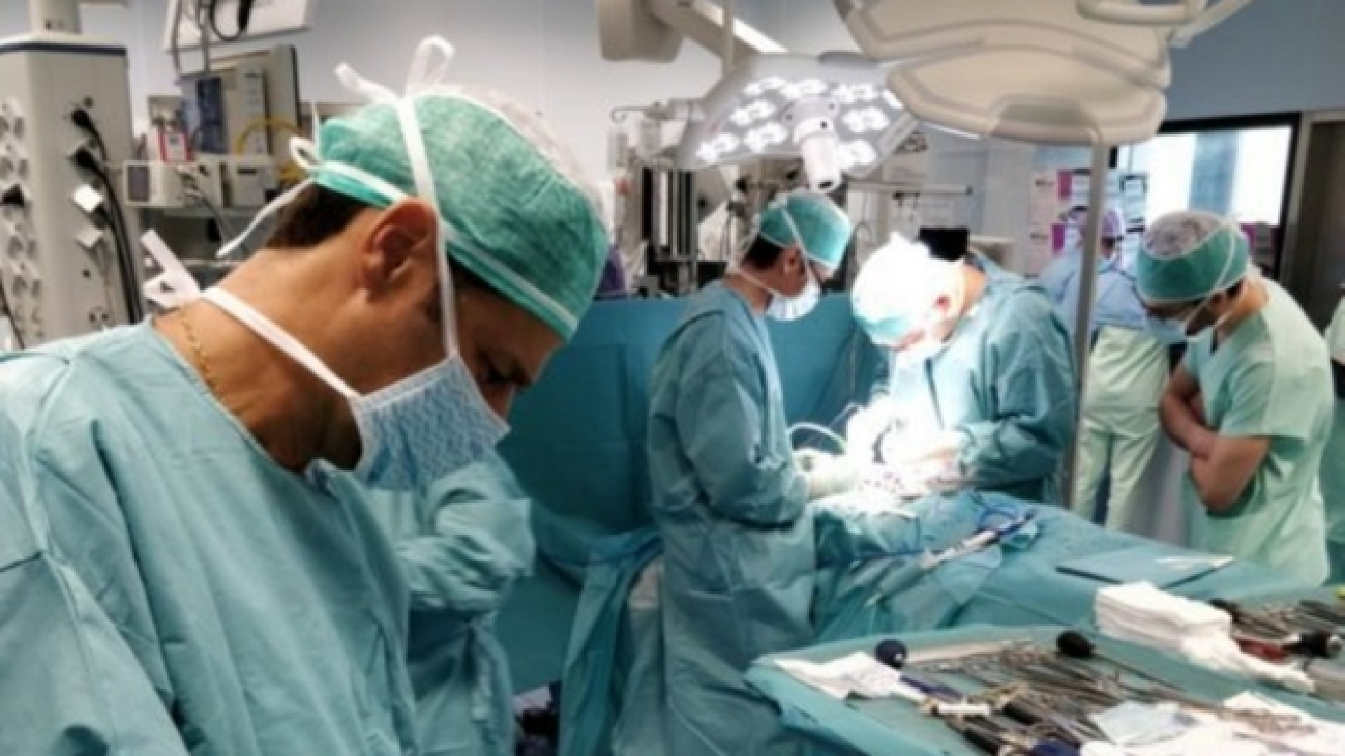 Immagine di Lotta al cancro, le cure innovative che «dividono» l'Italia
