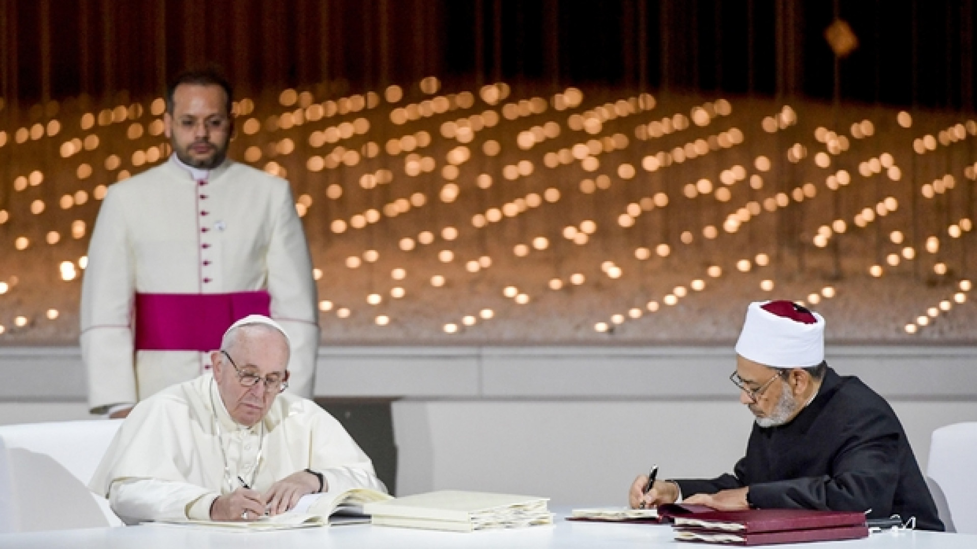 Immagine di Fratellanza, la via di Abu Dhabi