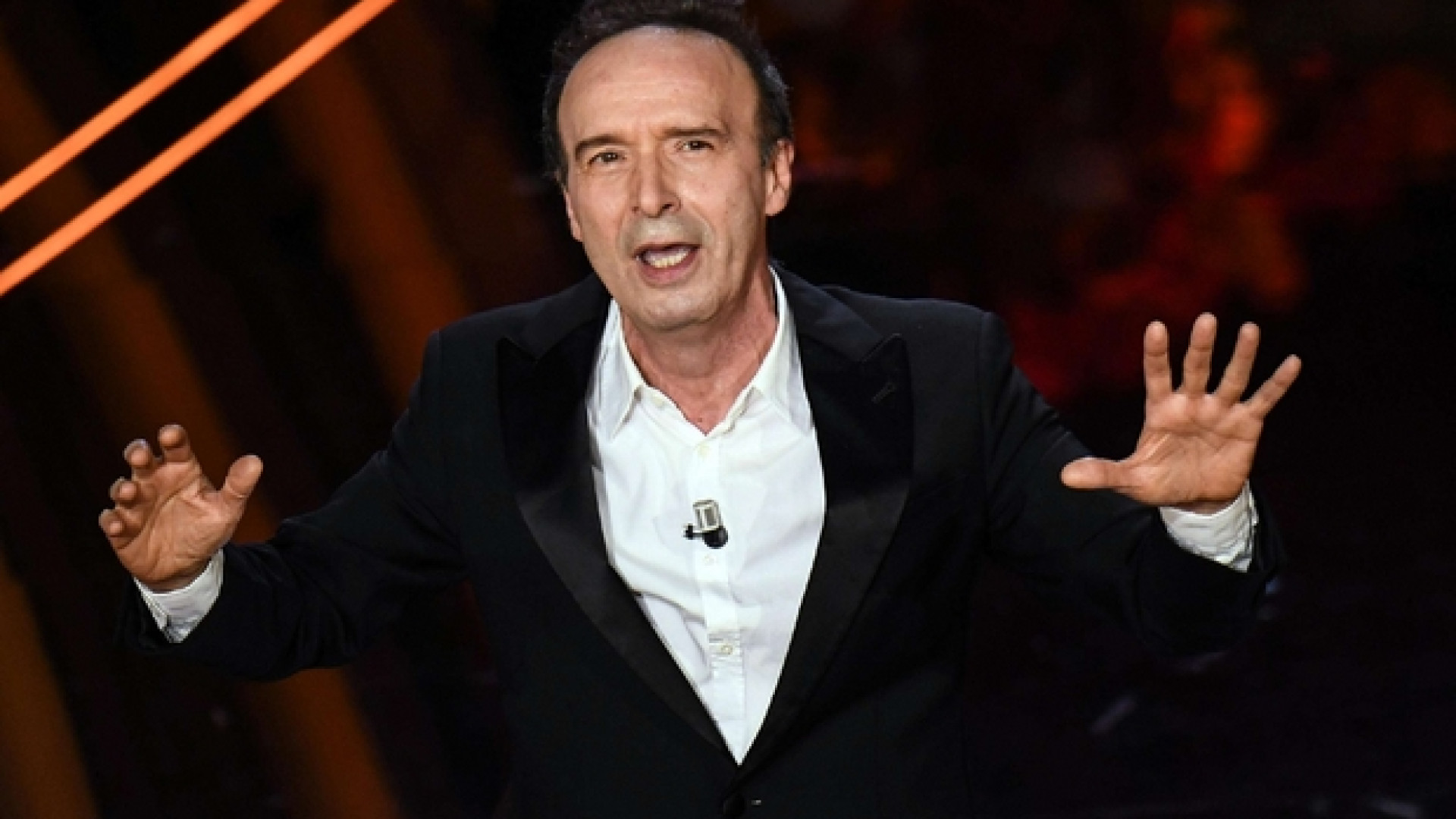 Immagine di Benigni a Sanremo recita (e un po' tradisce... ) il Cantico dei Cantici