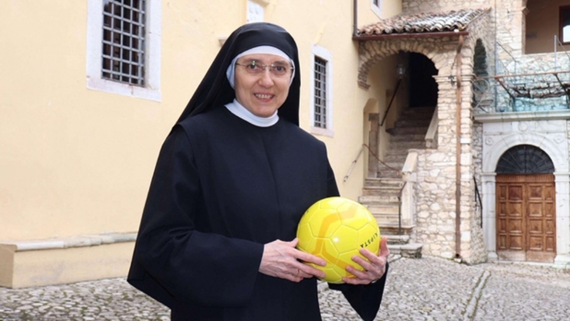 Immagine di La "fede" rossonera di suor Giacomina