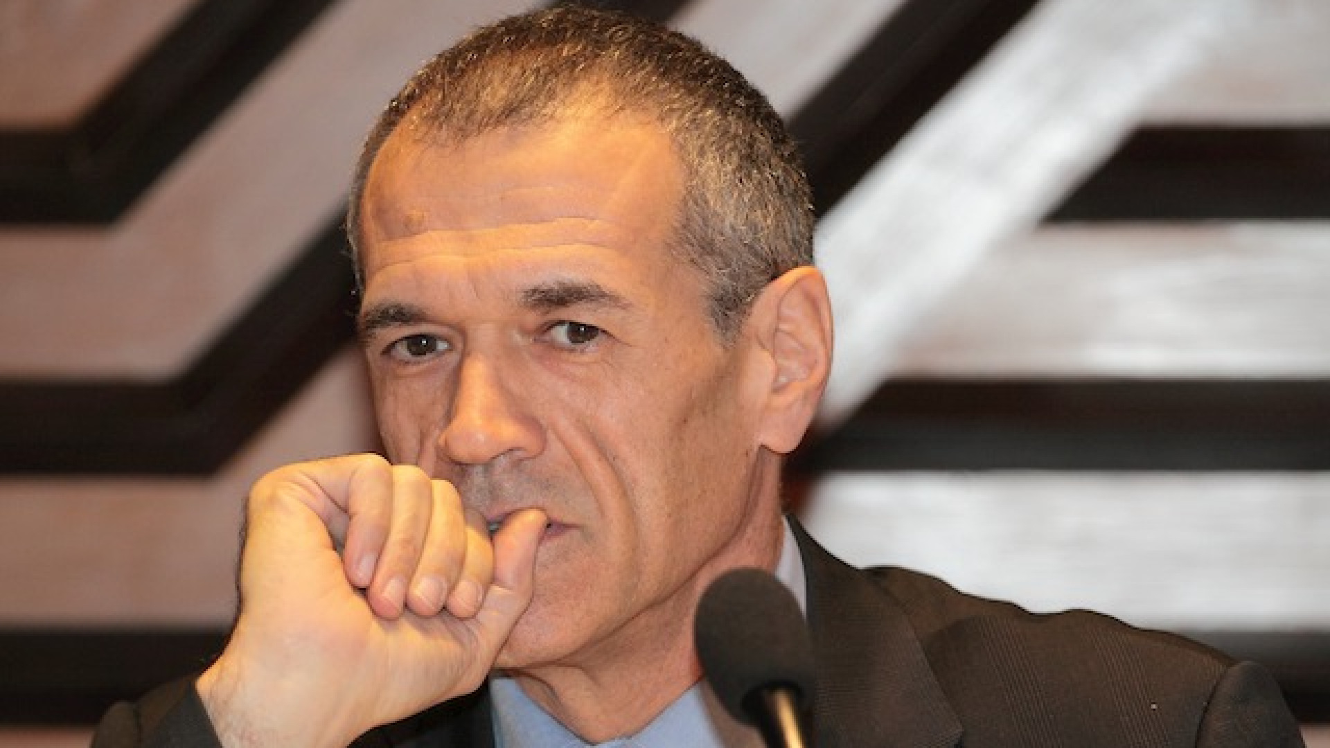 Immagine di Carlo Cottarelli: «Grazie alle bufale non guardiamo in faccia la realtà»