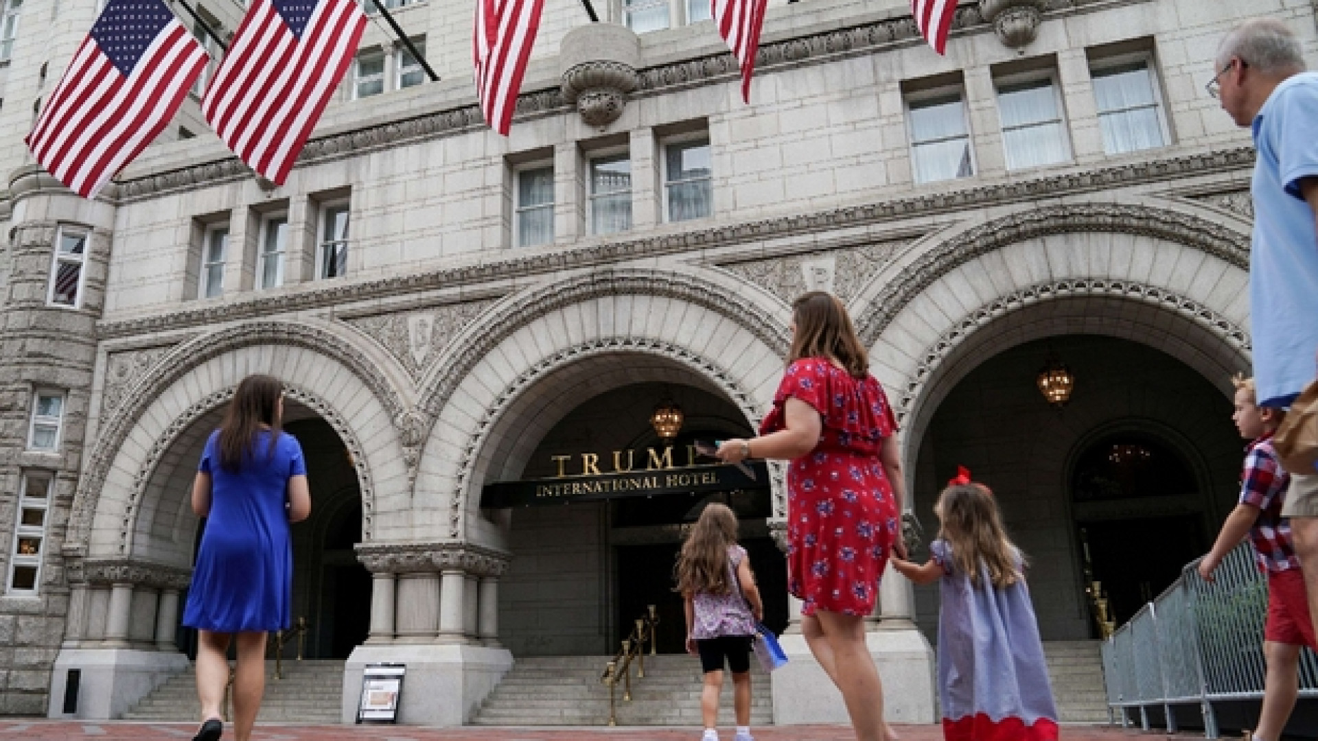 Immagine di «La scorta di Trump negli hotel del presidente da 650 dollari a notte»