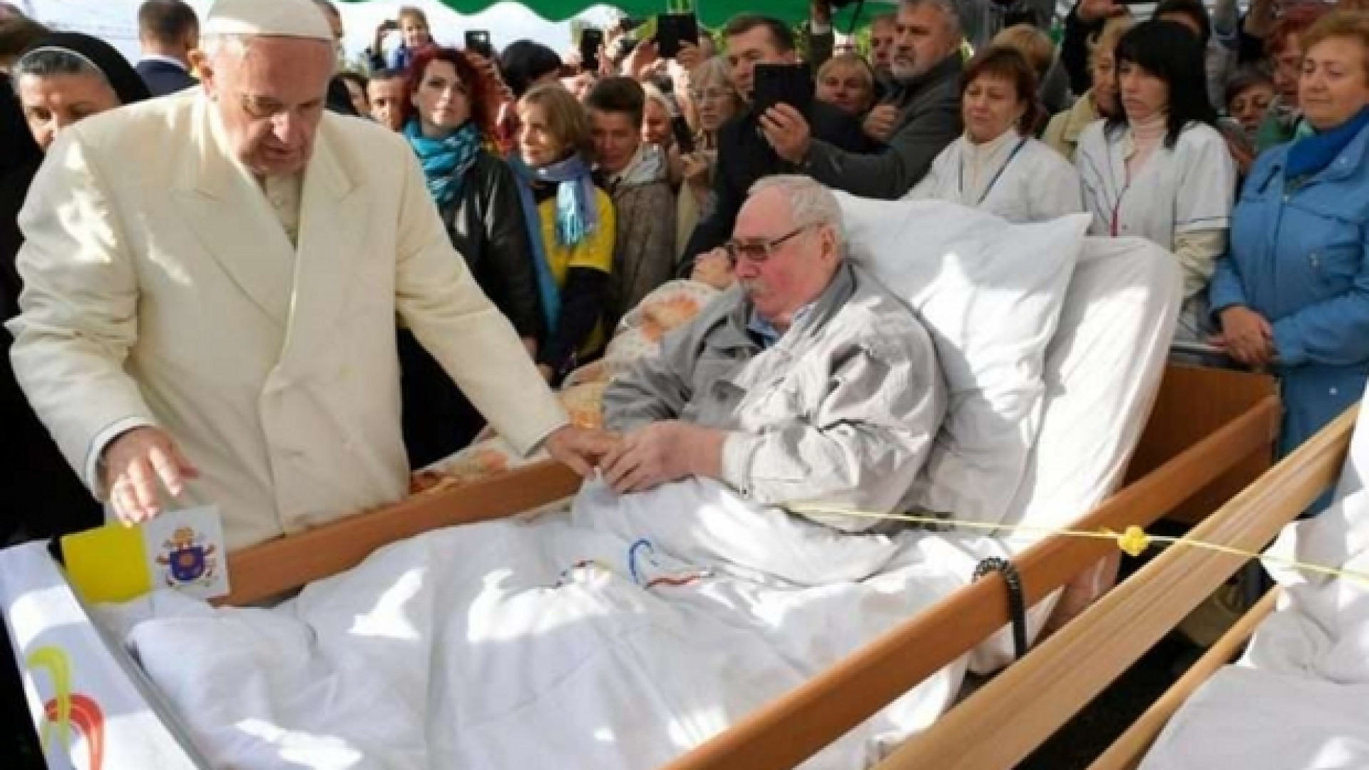 Immagine di Nella Giornata del malato papa Francesco affida chi soffre a Maria
