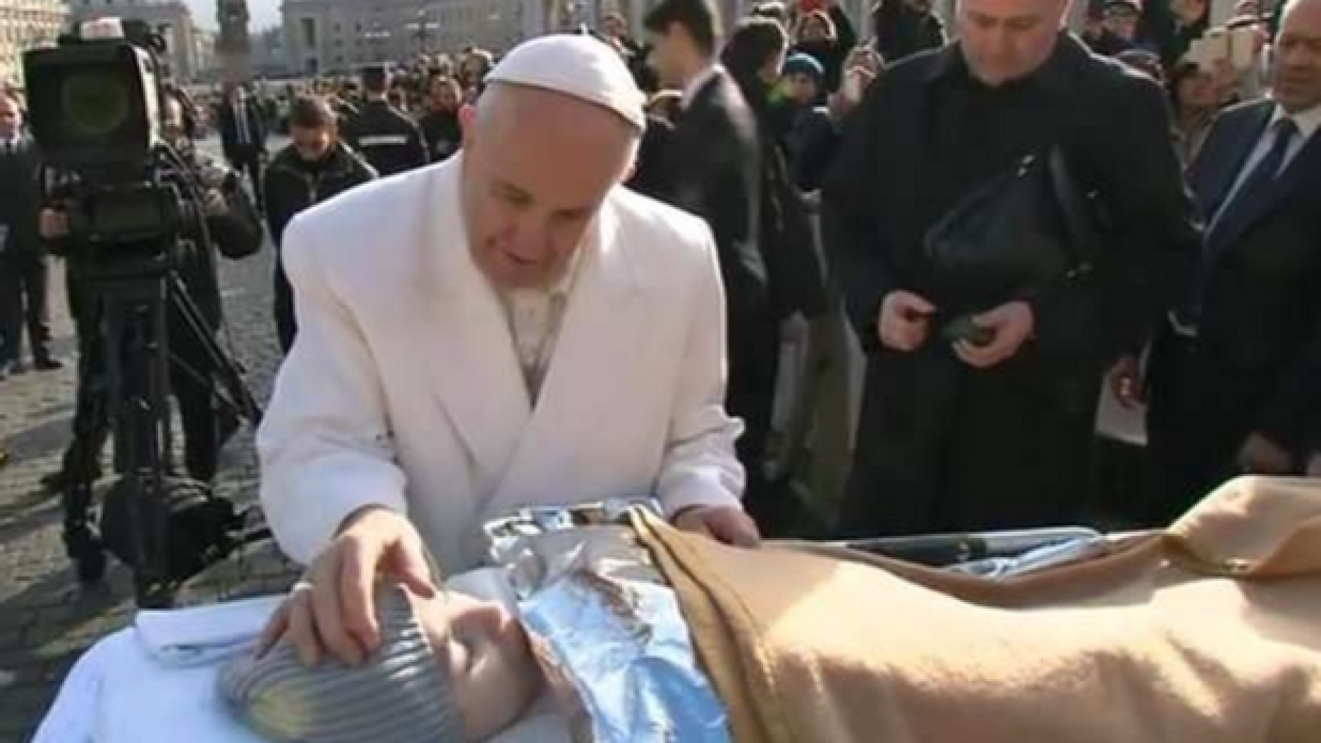 Immagine di Don Angelelli (Cei): «Bussiamo alla porta di chi soffre