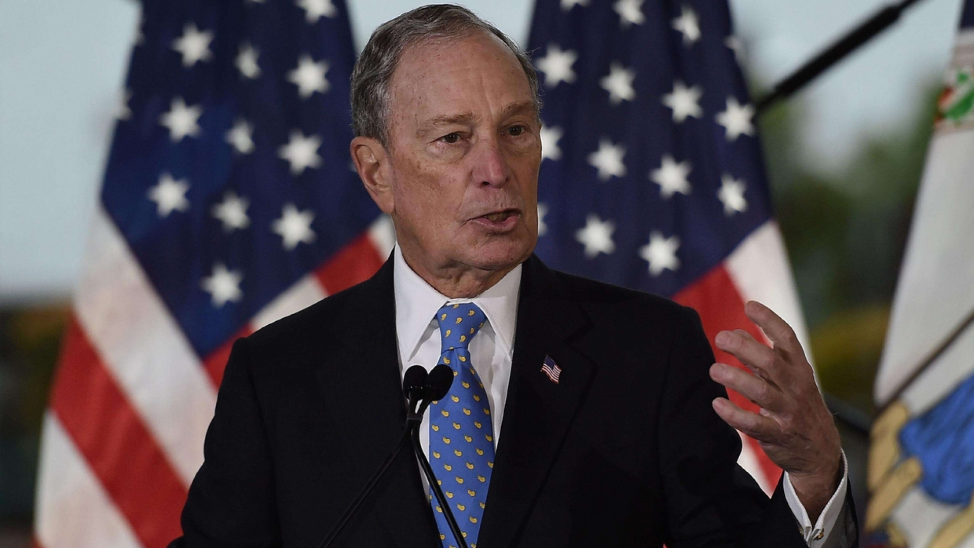 Immagine di Bloomberg piomba sulle primarie dem e vola nei sondaggi