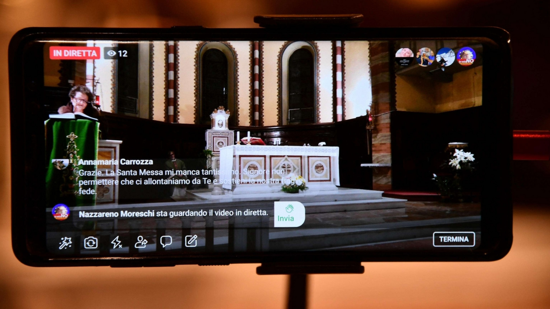 Immagine di Messe sul web e preghiera personale: è la Chiesa che non s'arrende
