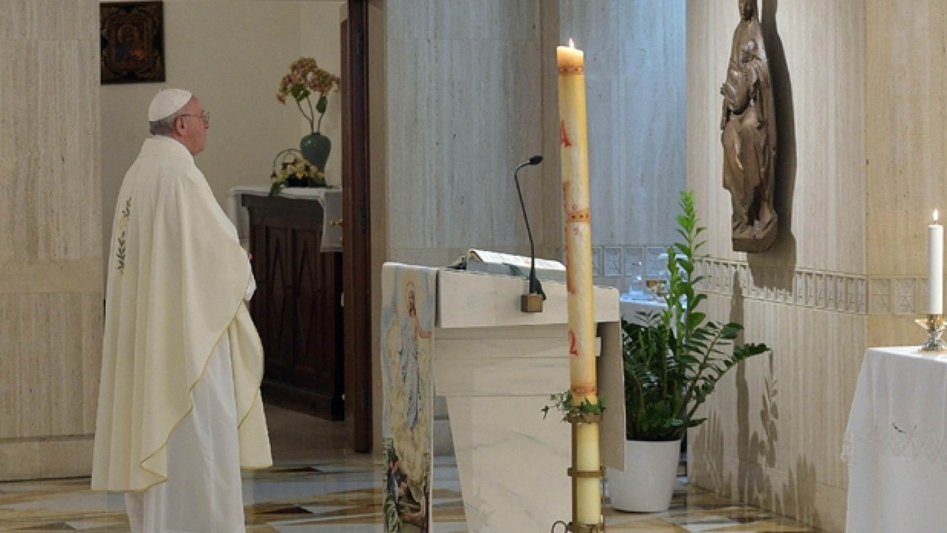 Immagine di Il Papa rinvia le udienze ufficiali ma prosegue gli incontri a Santa Marta