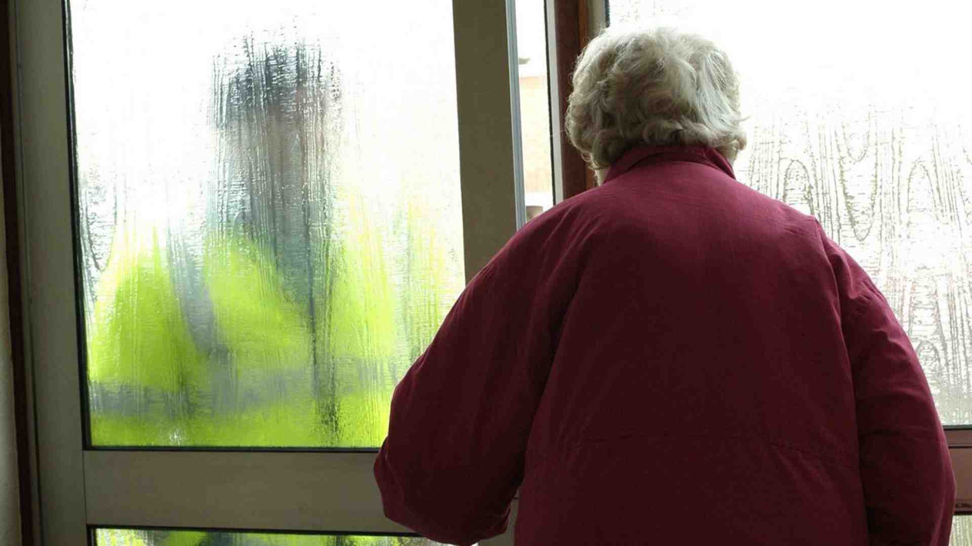 Immagine di Anziani e paure: bussare alle porte non funziona più