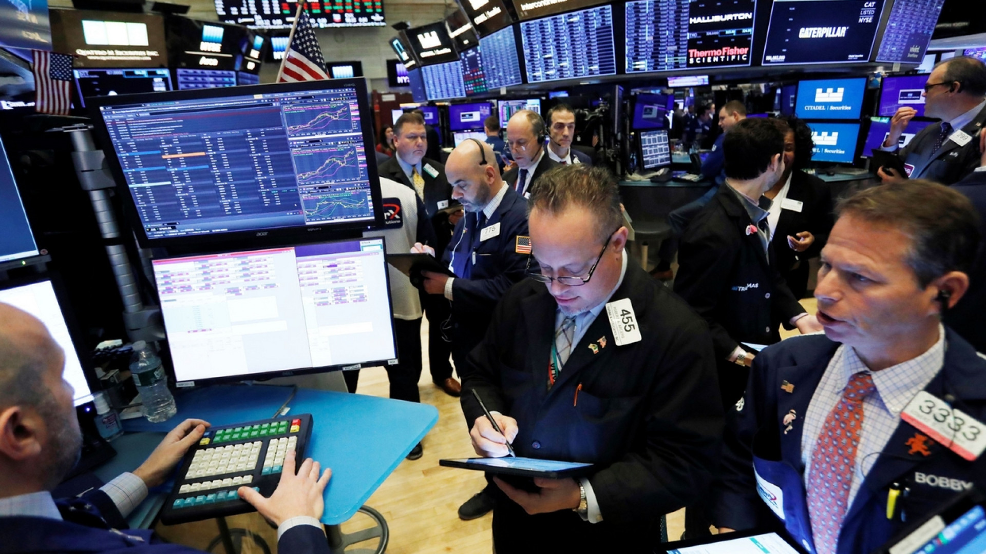 Immagine di Le Borse franano. Milano -11,2%, il petrolio a 30 dollari