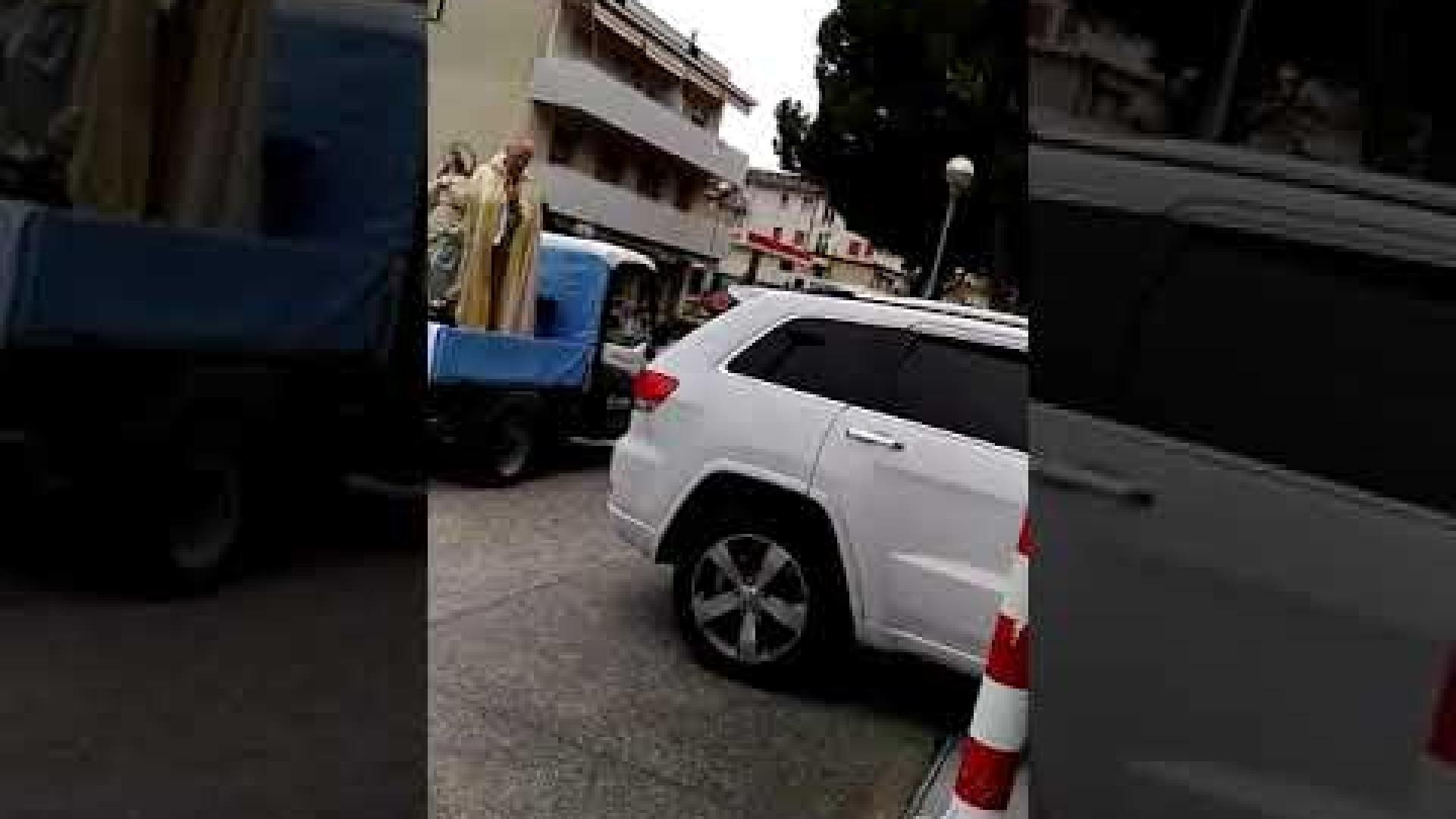 Immagine di Bibione, la Madonna pellegrina tra le case del paese