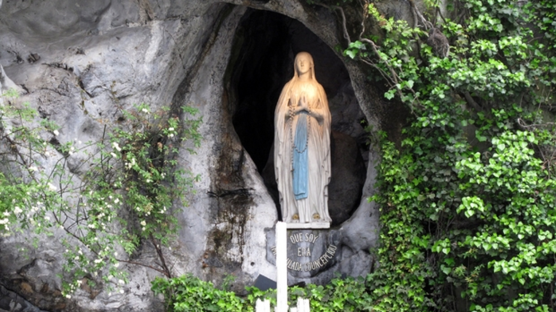 Immagine di Lourdes chiude, è la prima volta. Ecco perché (ma il suo popolo c'è)
