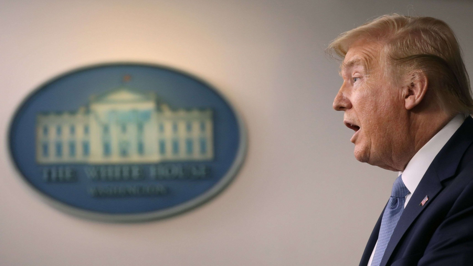 Immagine di Trump cede: crisi fuori controllo. L'Oms: «Un test per l'umanità»