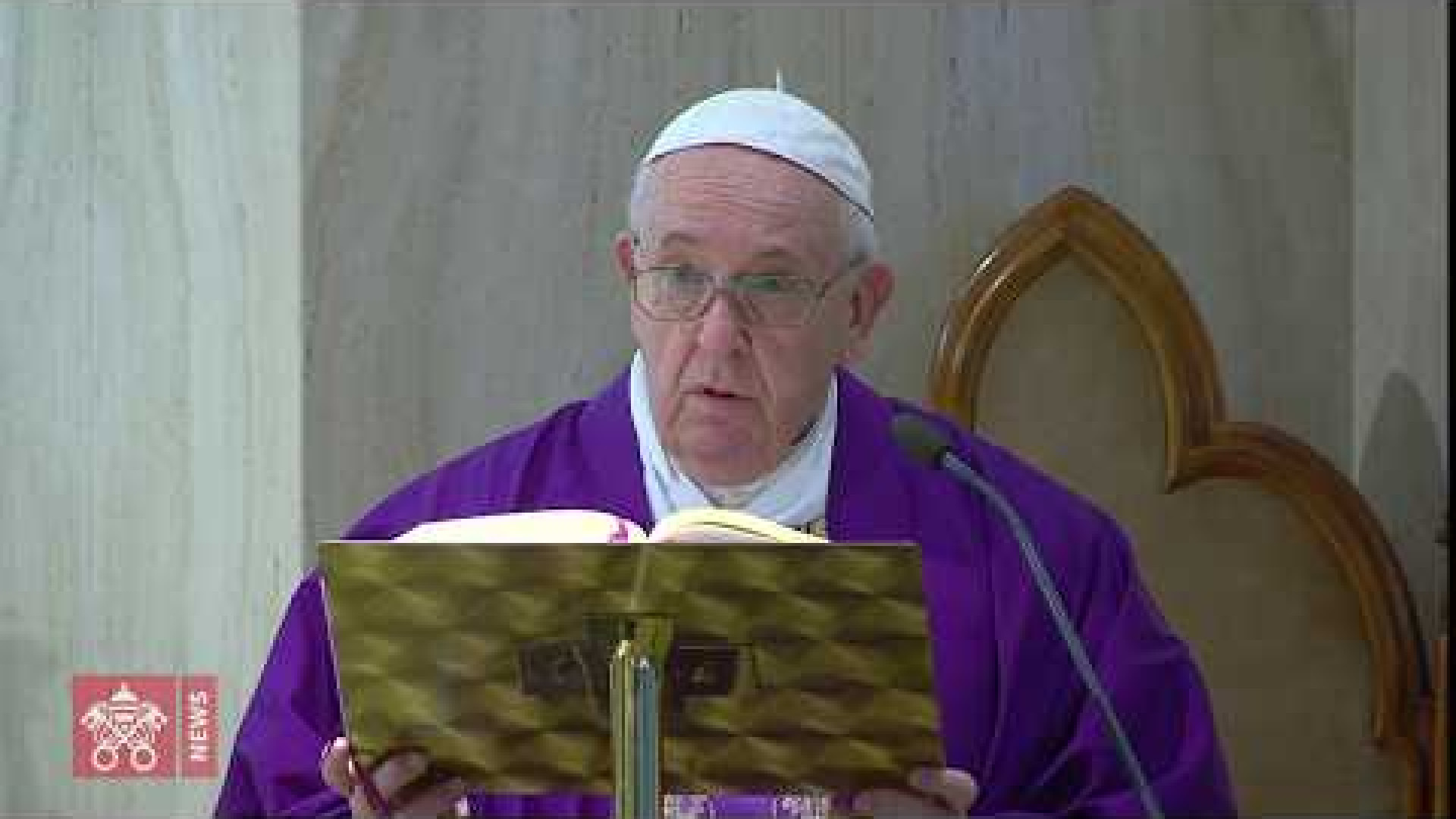 Immagine di Il Papa prega per quanti sono morti a causa del coronavirus