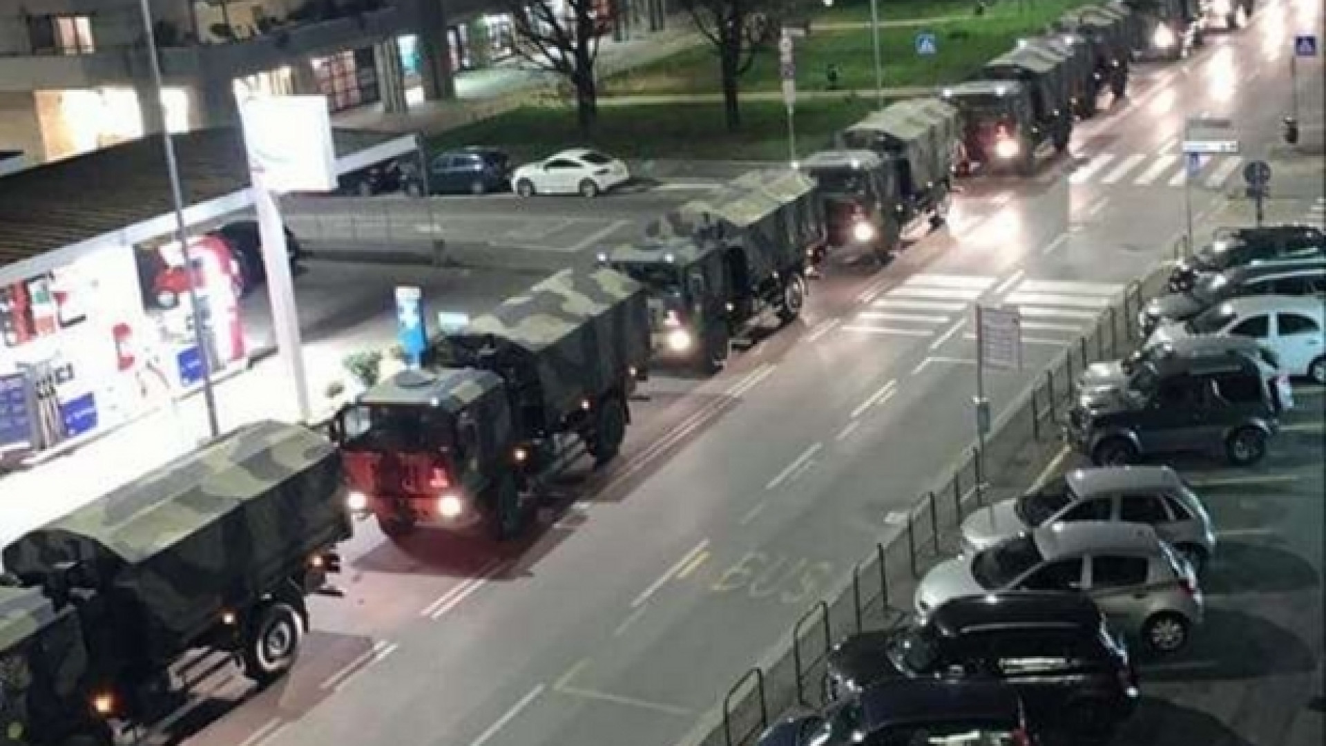 Immagine di Le bare sui camion militari, Bergamo sotto choc