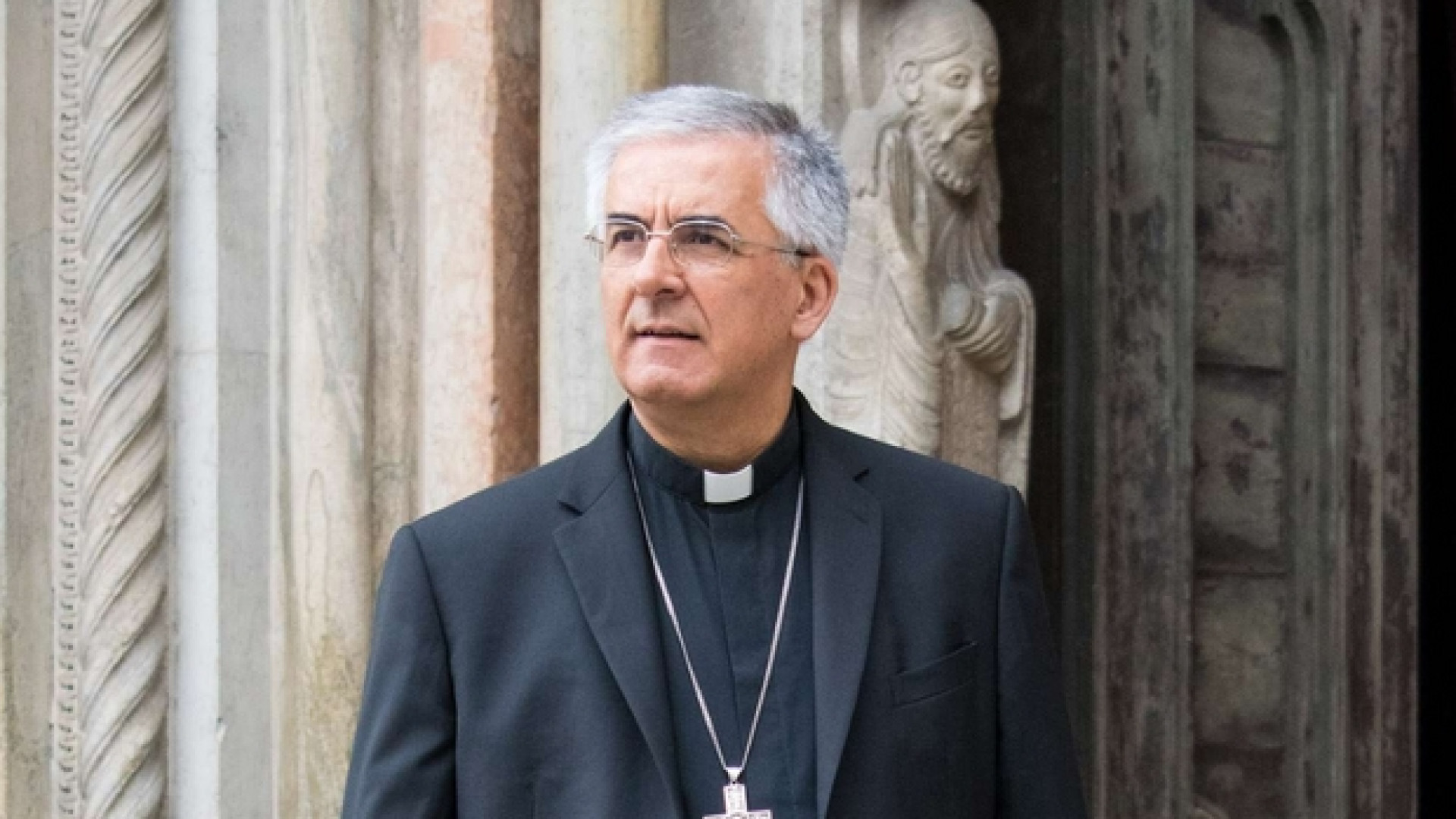 Immagine di Il vescovo: "Quegli sguardi d'amore che ho incontrato in ospedale... "