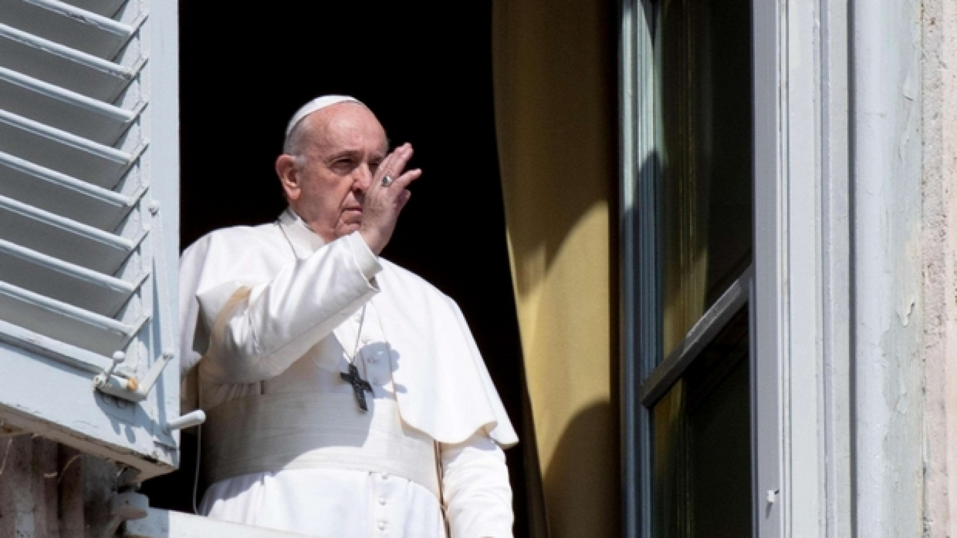 Immagine di Il Papa: Gesù tende la mano per salvarci