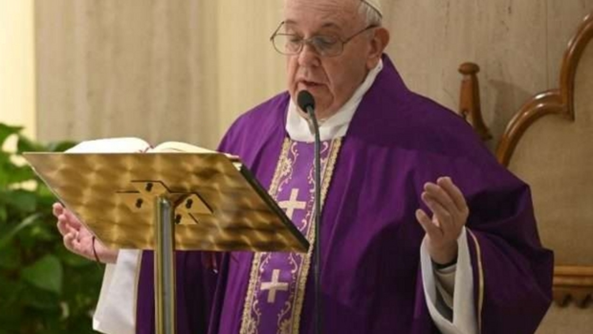 Immagine di Il Papa prega per i medici e i sacerdoti morti per assistere i malati
