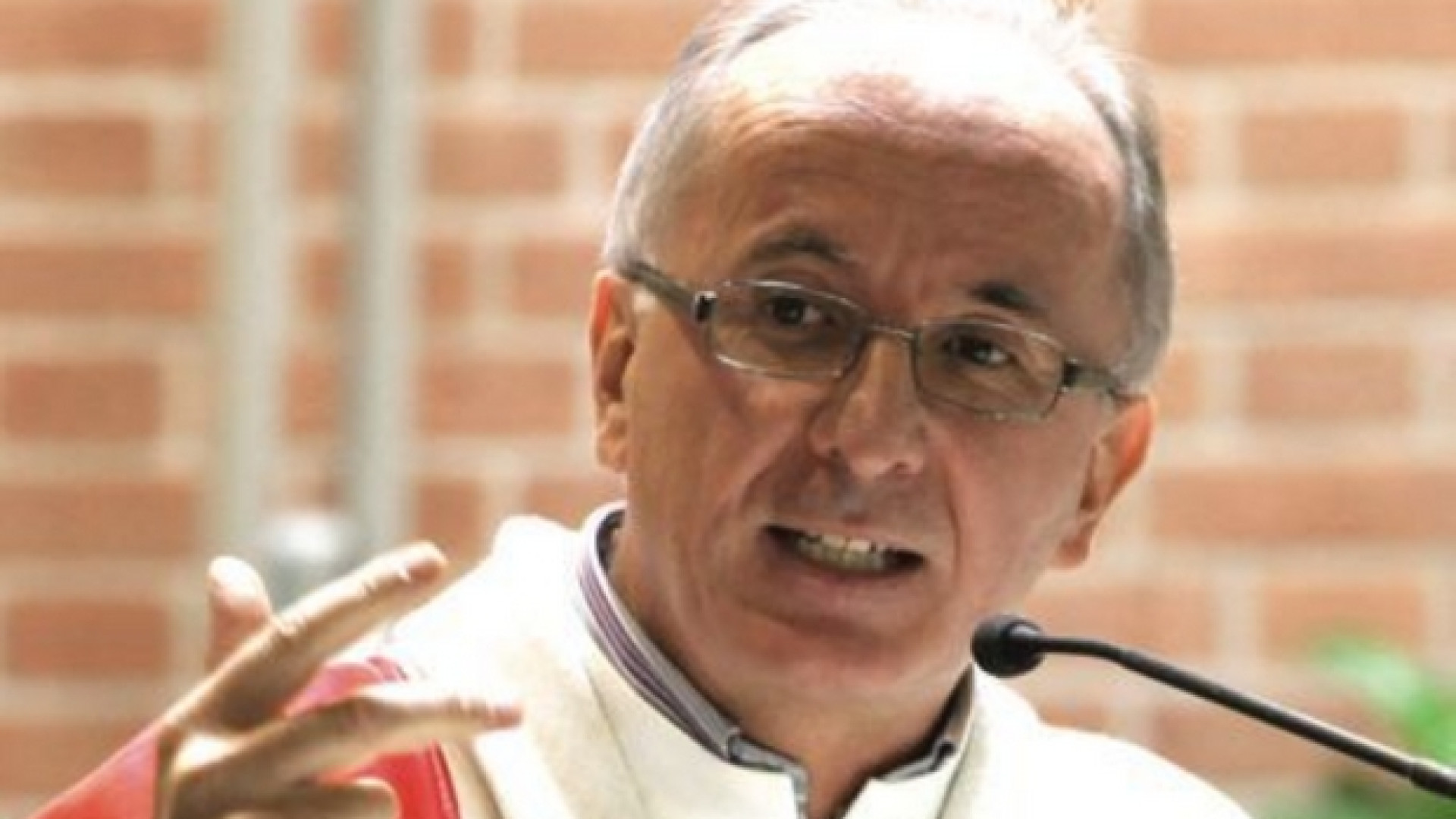 Immagine di Il vescovo di Pinerolo: "Mi intubano, pregate per me"