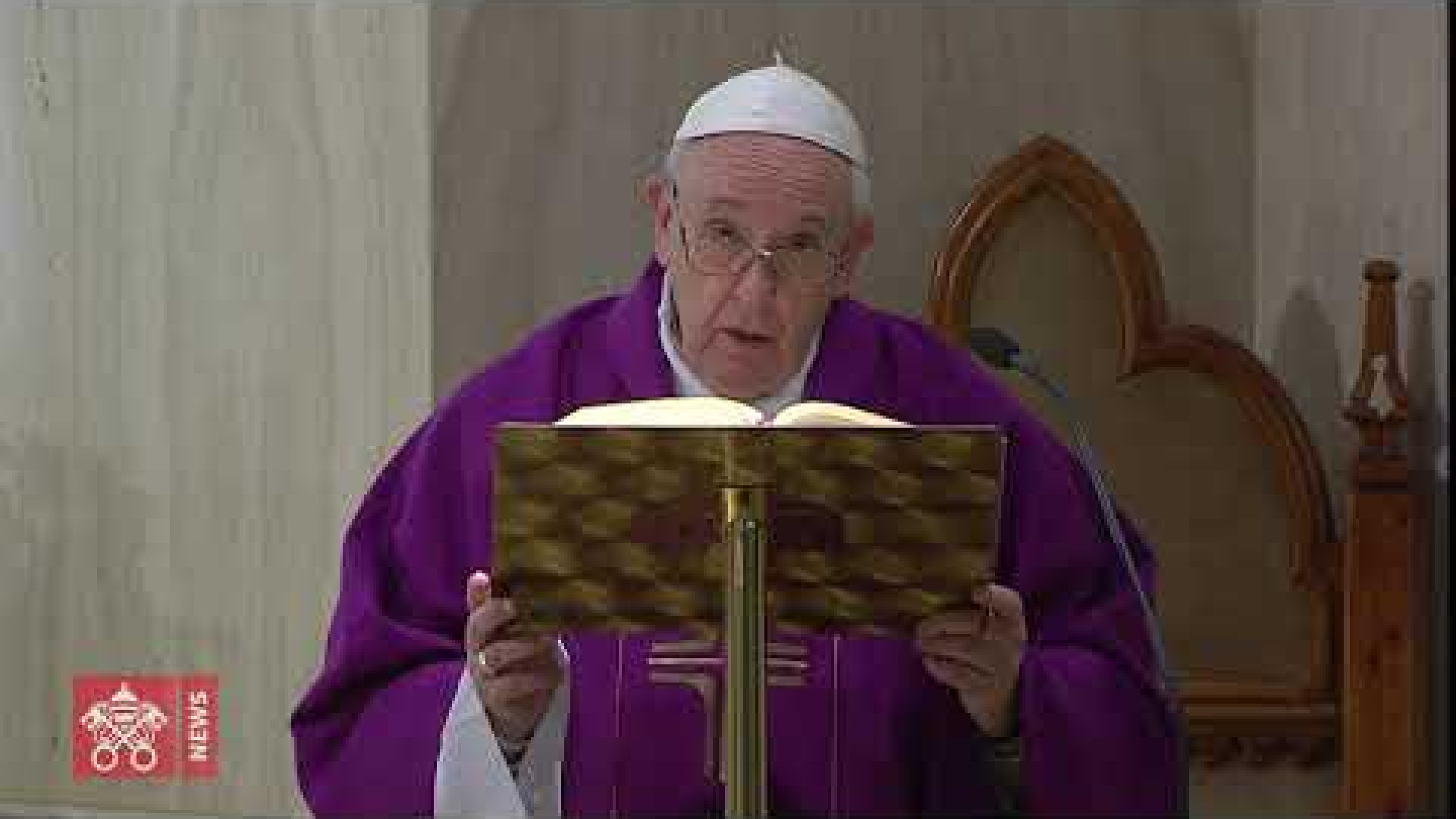 Immagine di Il Papa prega per chi piange in questo tempo di afflizione
