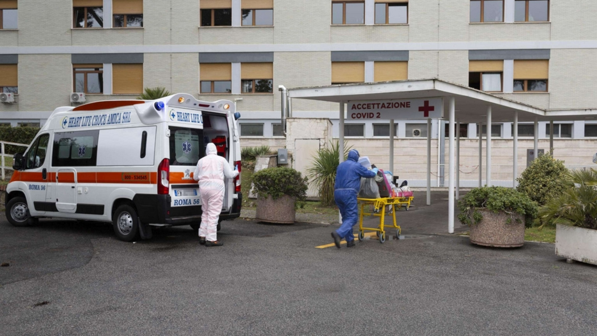 Immagine di Cei, Stanziati in tutto 22,5 milioni per gli ospedali e i poveri