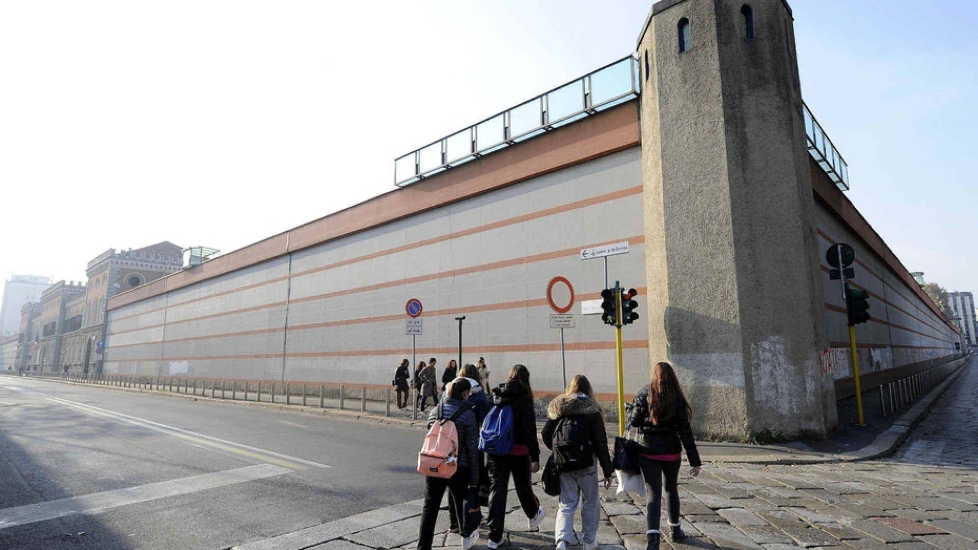 Immagine di Carceri sovraffollate: Caritas Ambrosiana porta fuori 20 detenuti