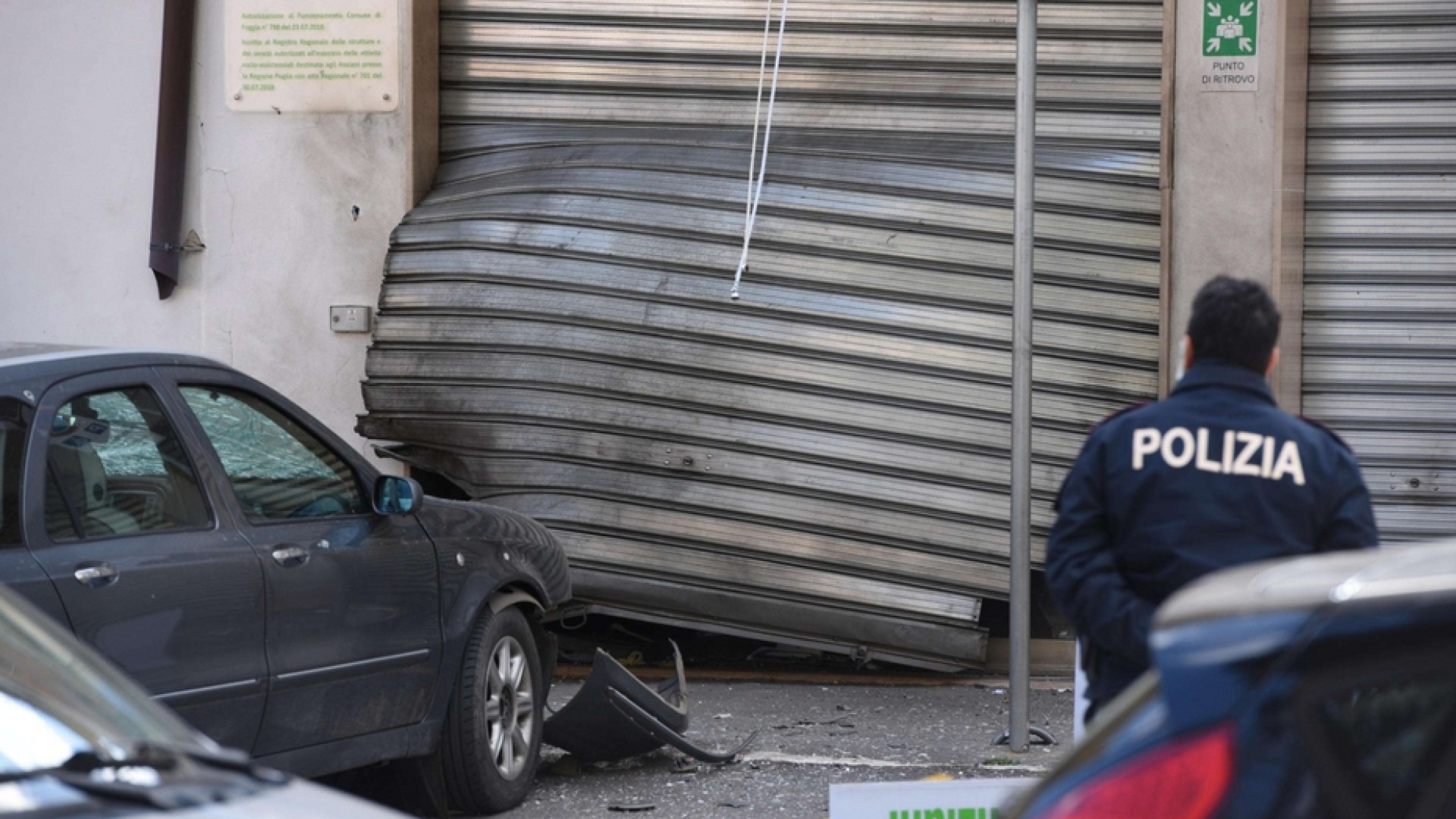 Immagine di Foggia, bomba mafiosa in pieno giorno malgrado l'emergenza Covid-19