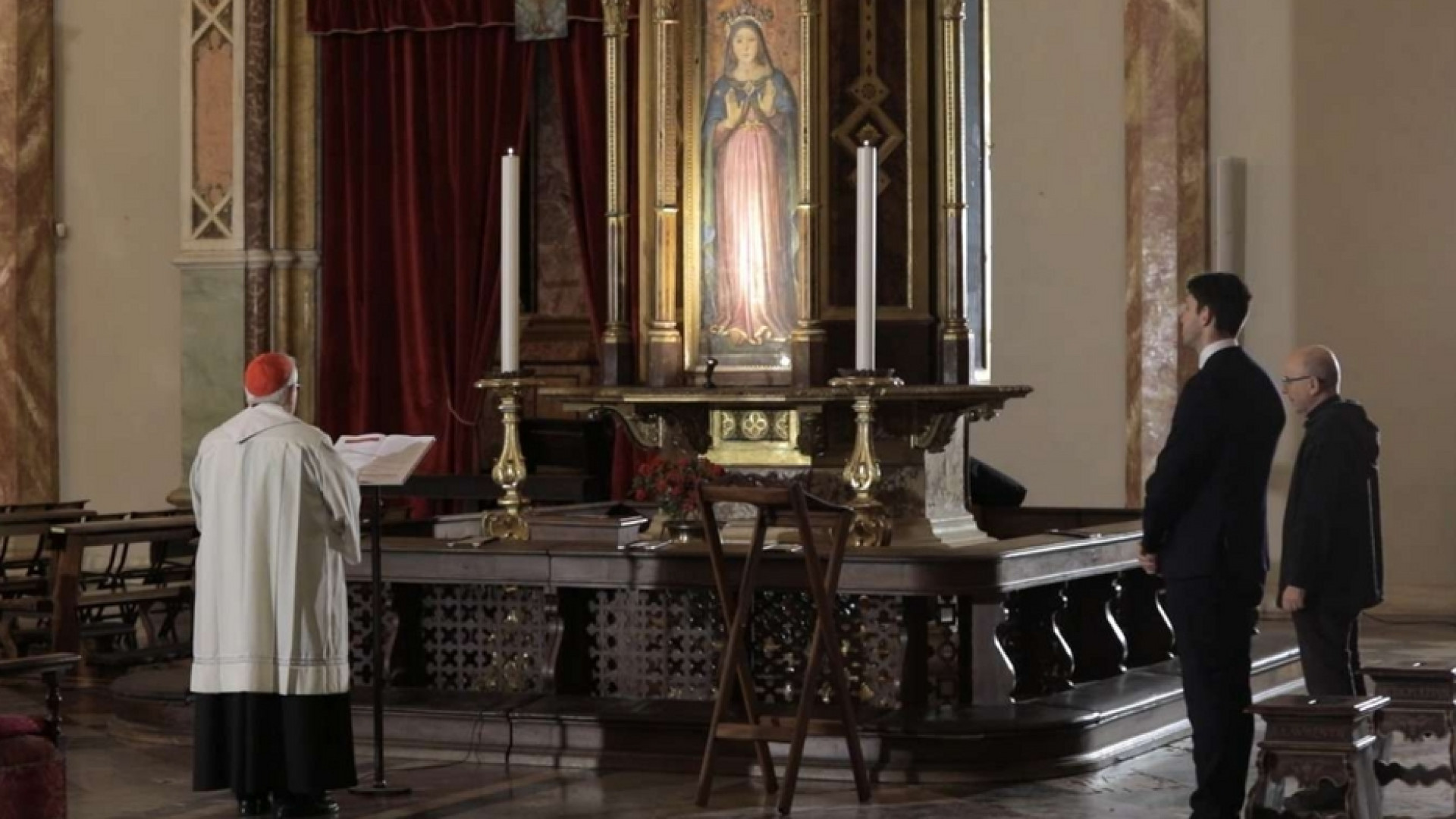 Immagine di Bassetti chiede alla Madonna delle Grazie la fine della pandemia