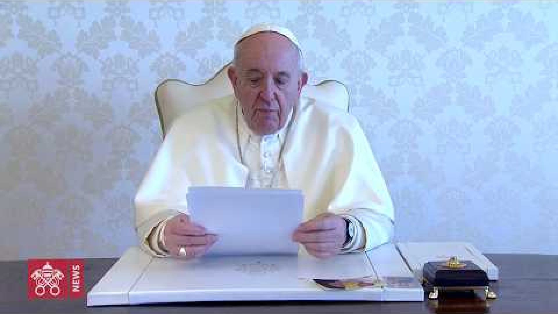Immagine di Il Papa al Tg1: isolati, aiutiamoci con la creatività dell'amore