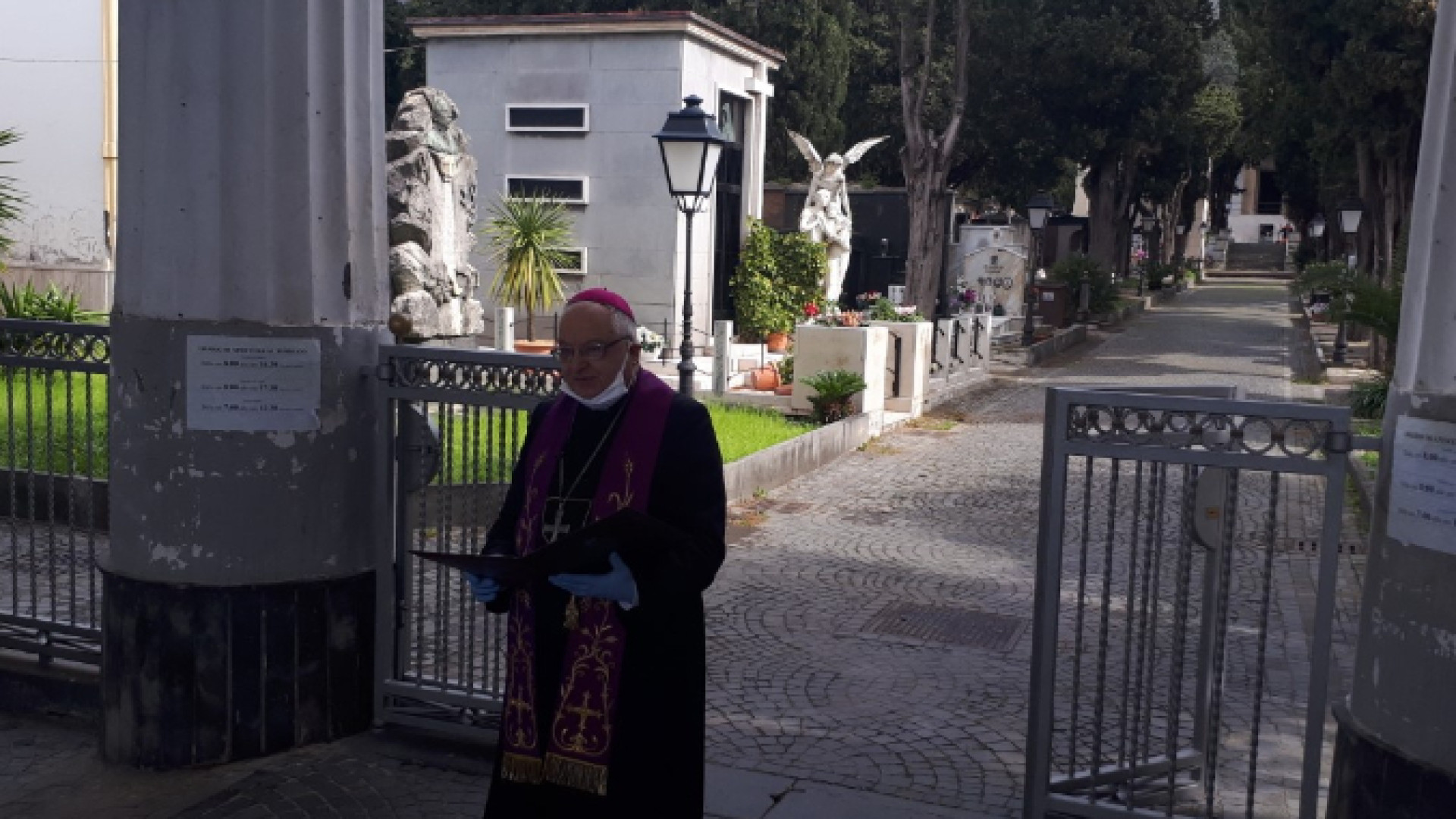 Immagine di Nocera-Sarno, il vescovo chiude le chiese: aprirle crea rischio di contagio