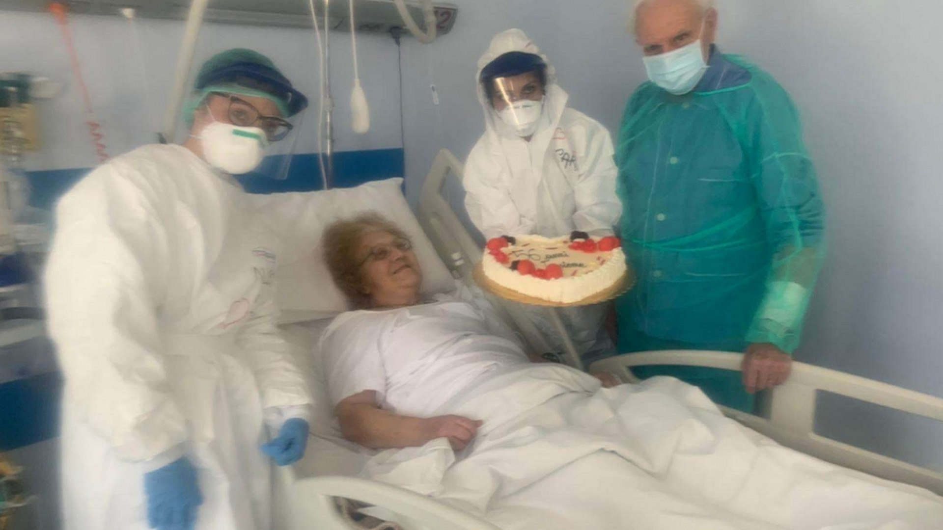 Immagine di Umberto e Maria, festa a sorpresa in corsia per i 56 anni di nozze