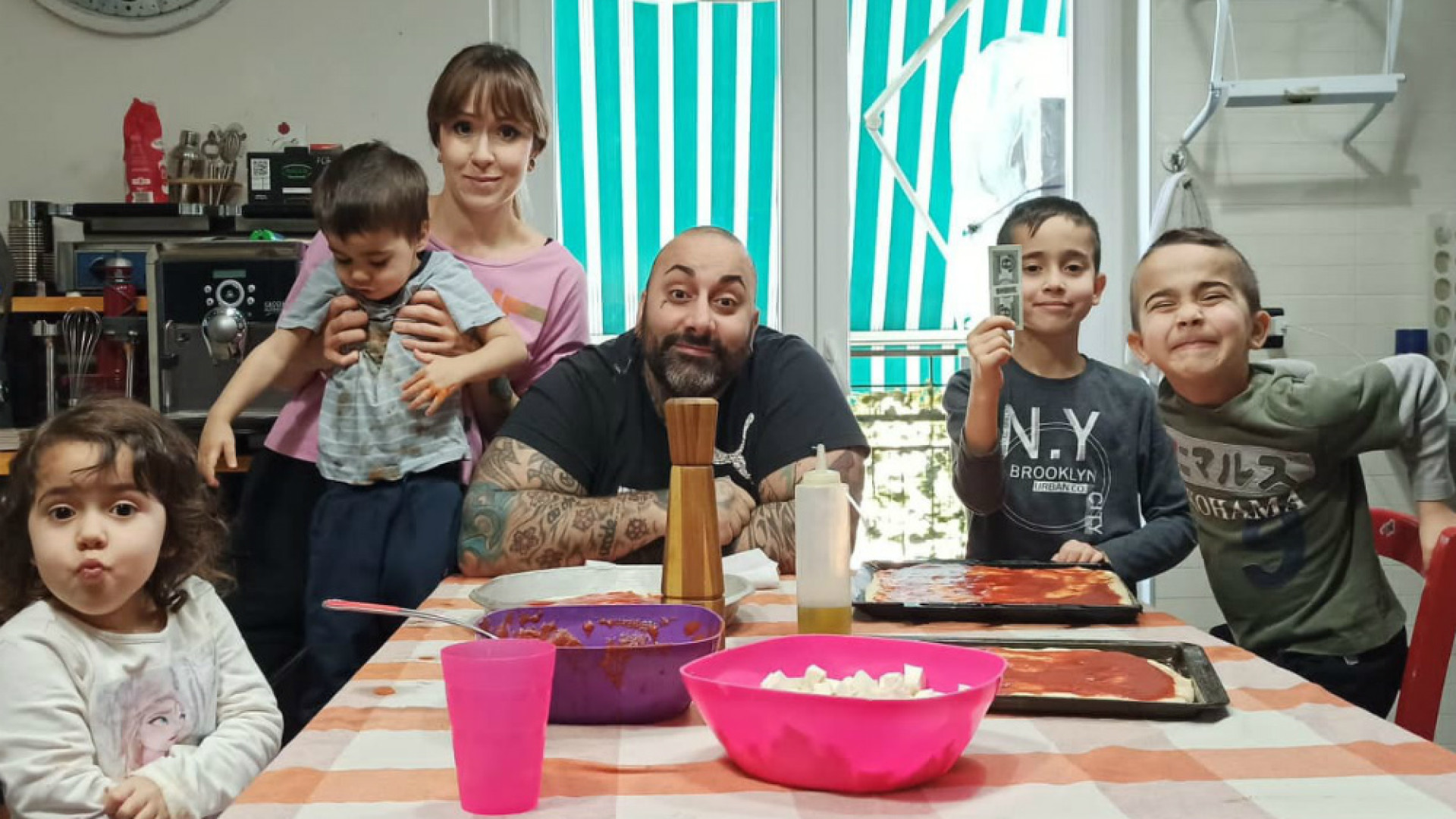 Immagine di Alla finesta: i cremonesi ci raccontano questa Pasqua da separati in casa