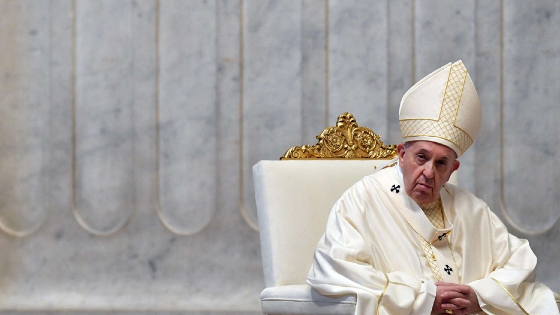 Immagine di Papa Francesco: preti, medici, infermieri santi della porta accanto