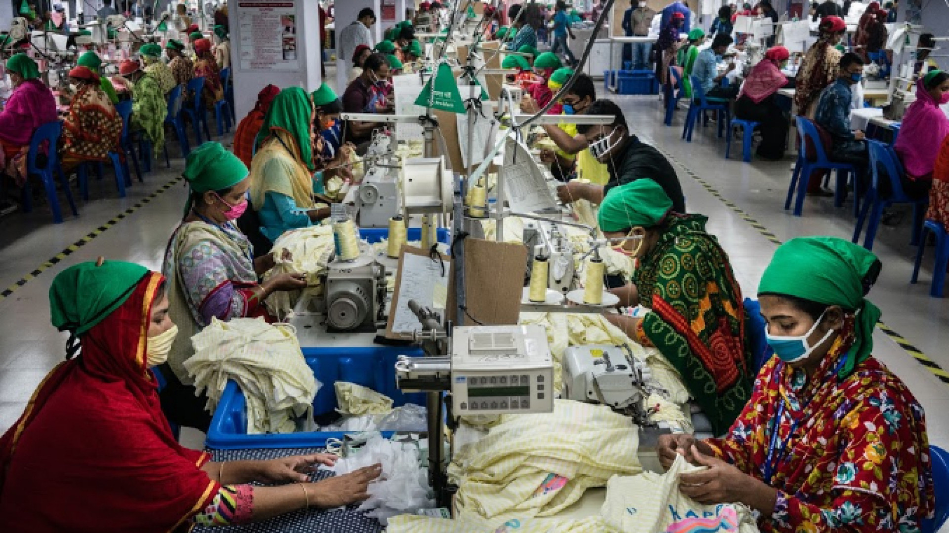 Immagine di Le tre valanghe dell'epidemia in Asia sugli operai tessili delle griffe